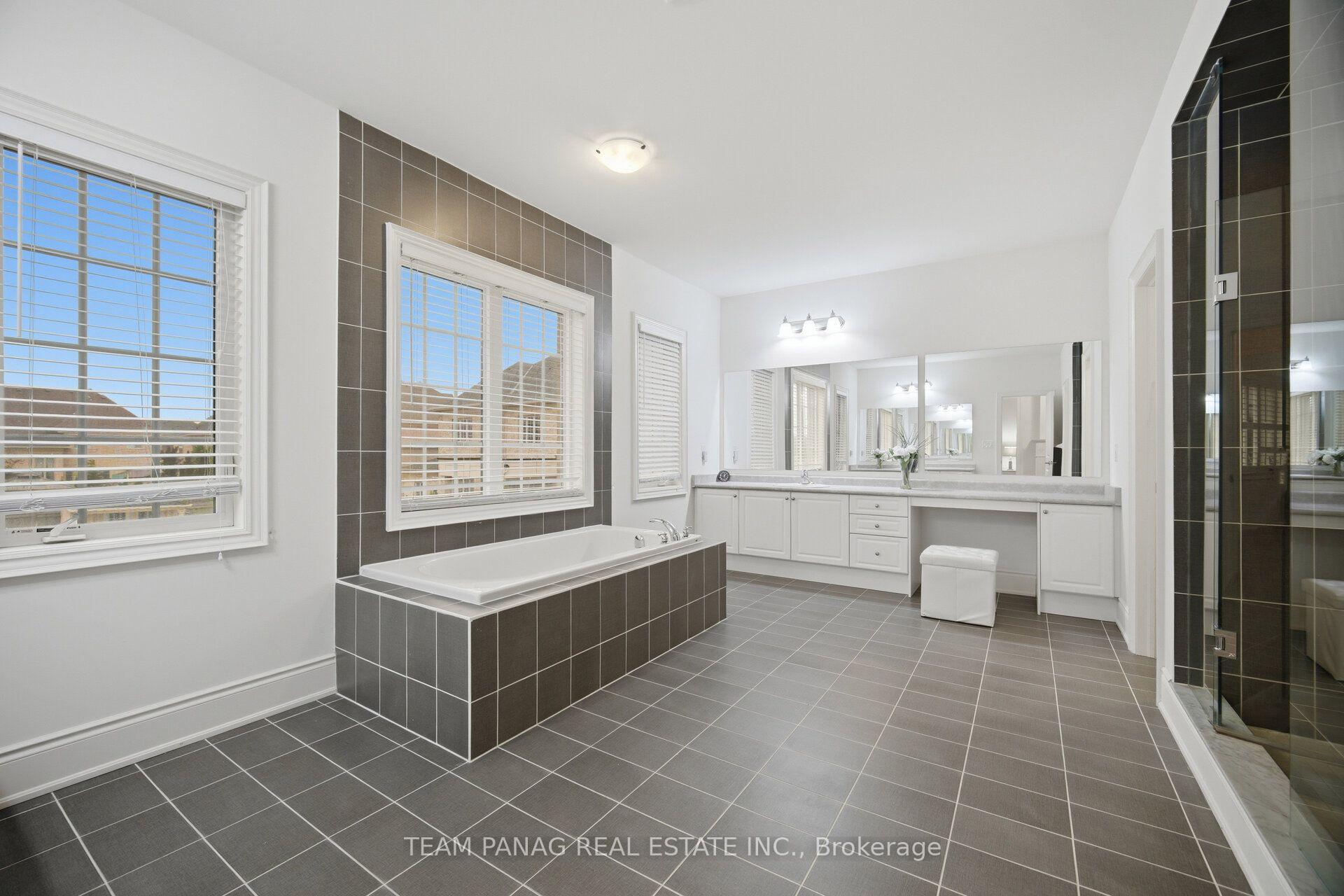 Photo 30 of 7 Balloon Crescent, Brampton, Toronto Gore Rural Estate — HOMEH