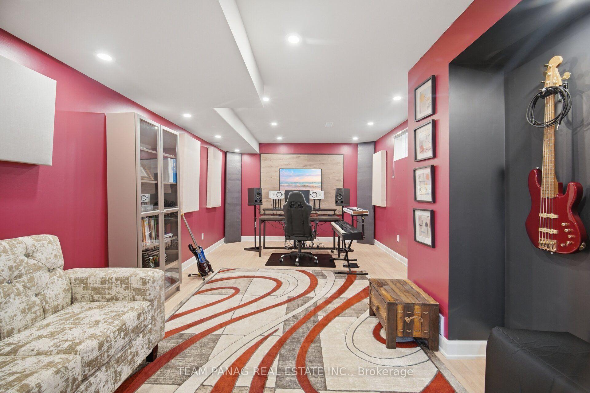 Photo 48 of 7 Balloon Crescent, Brampton, Toronto Gore Rural Estate — HOMEH