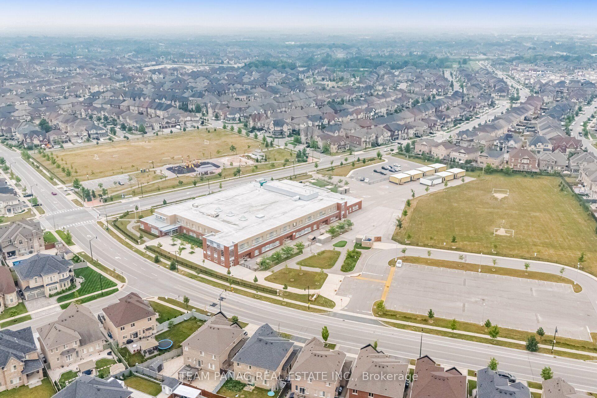 Photo 54 of 7 Balloon Crescent, Brampton, Toronto Gore Rural Estate — HOMEH