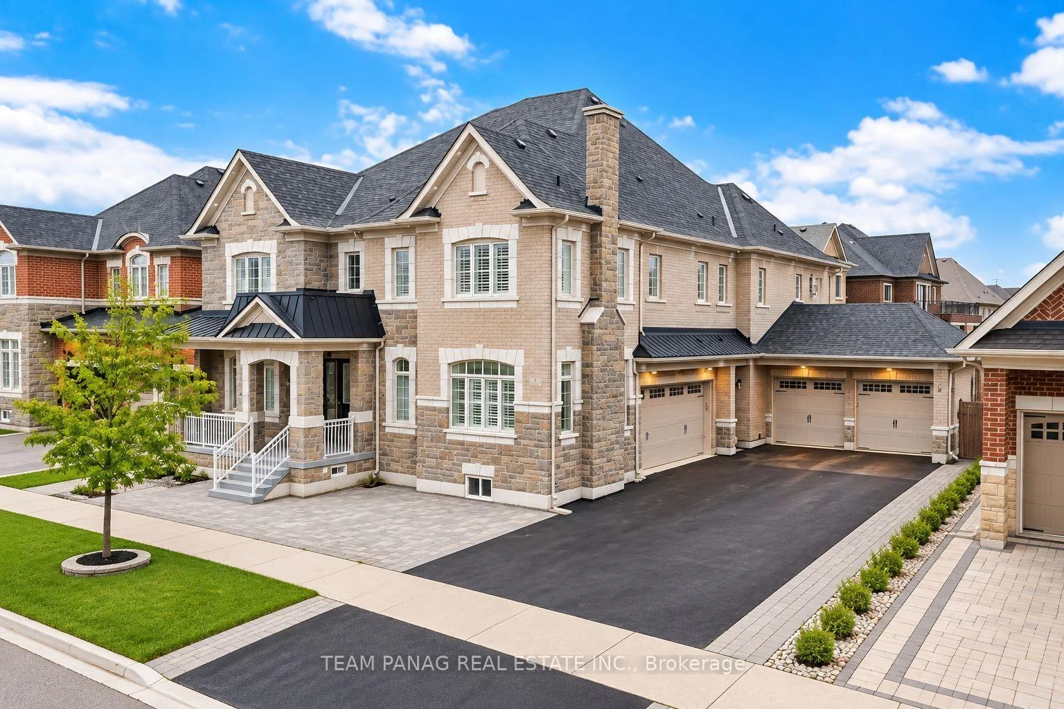 Photo 4 of 7 Balloon Crescent, Brampton, Toronto Gore Rural Estate — HOMEH