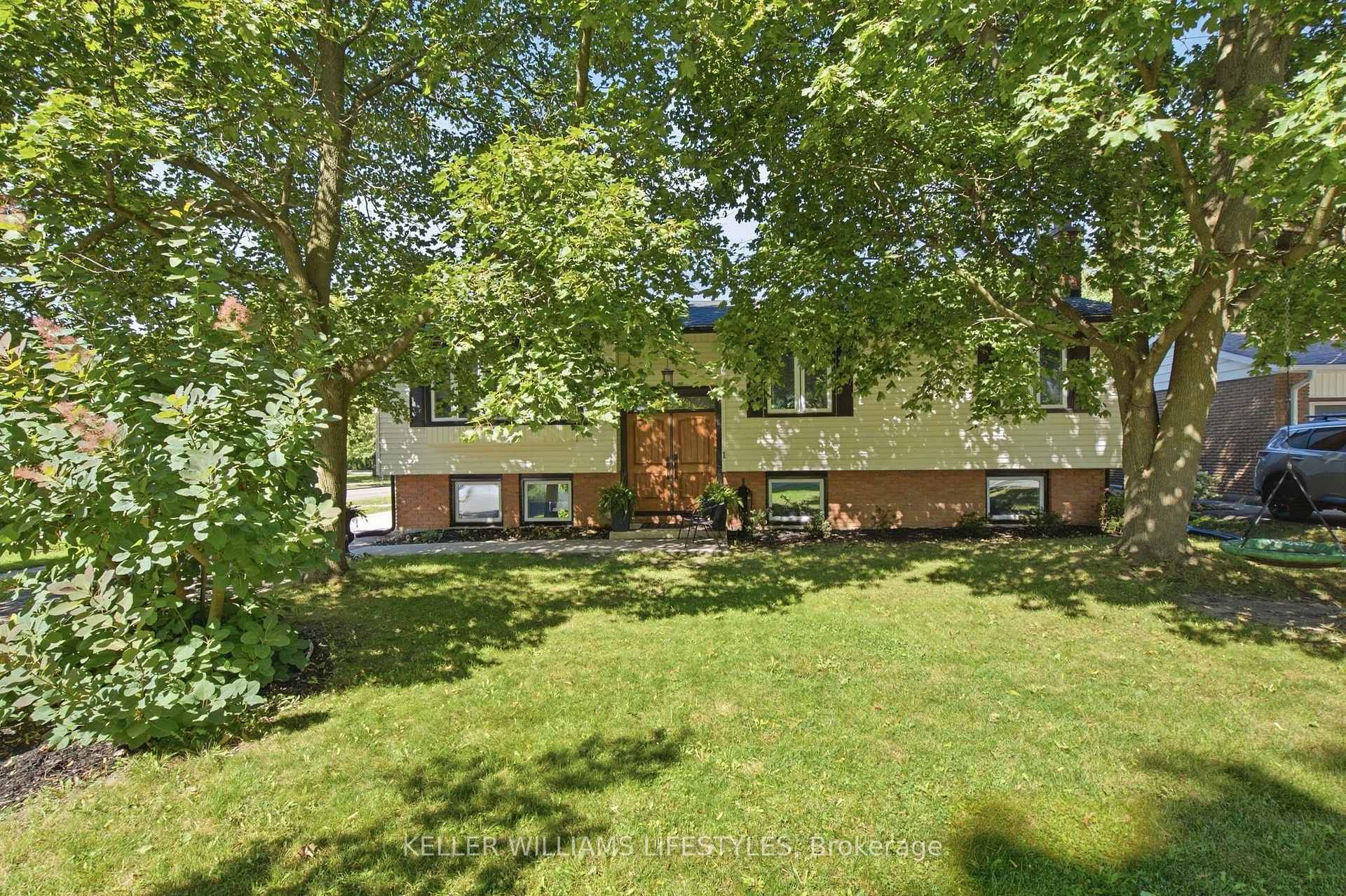 Photo 1 of 1 Queen Anne Circle, London, North M — HOMEH