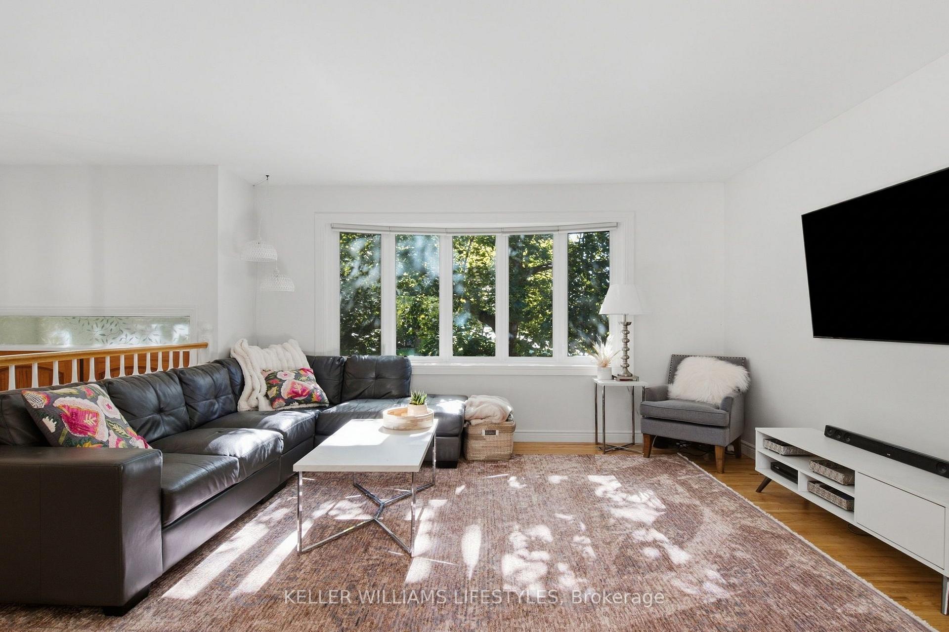 Photo 3 of 1 Queen Anne Circle, London, North M — HOMEH