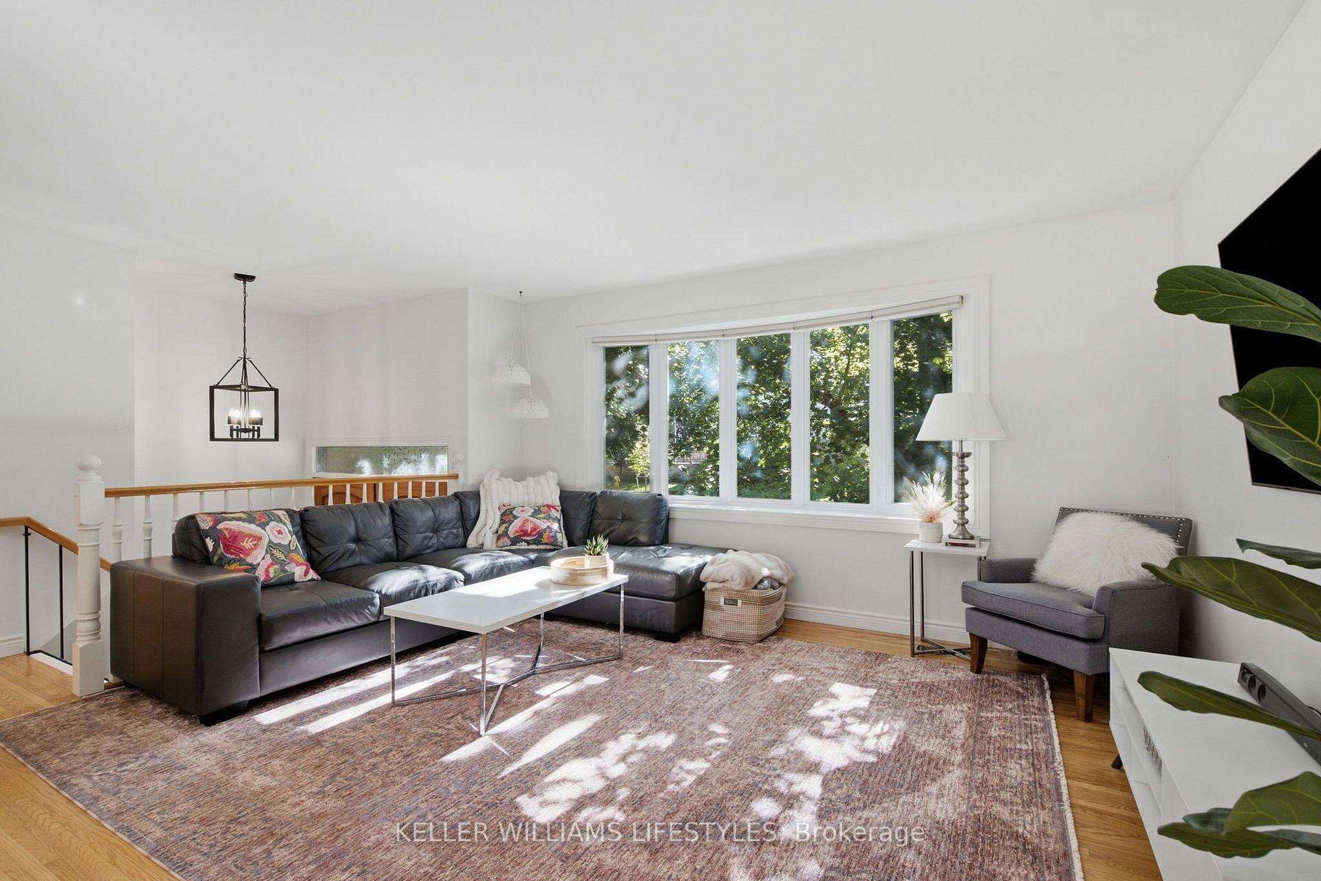 Photo 4 of 1 Queen Anne Circle, London, North M — HOMEH
