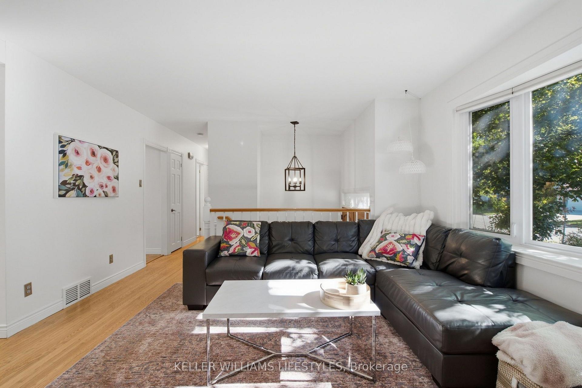Photo 5 of 1 Queen Anne Circle, London, North M — HOMEH