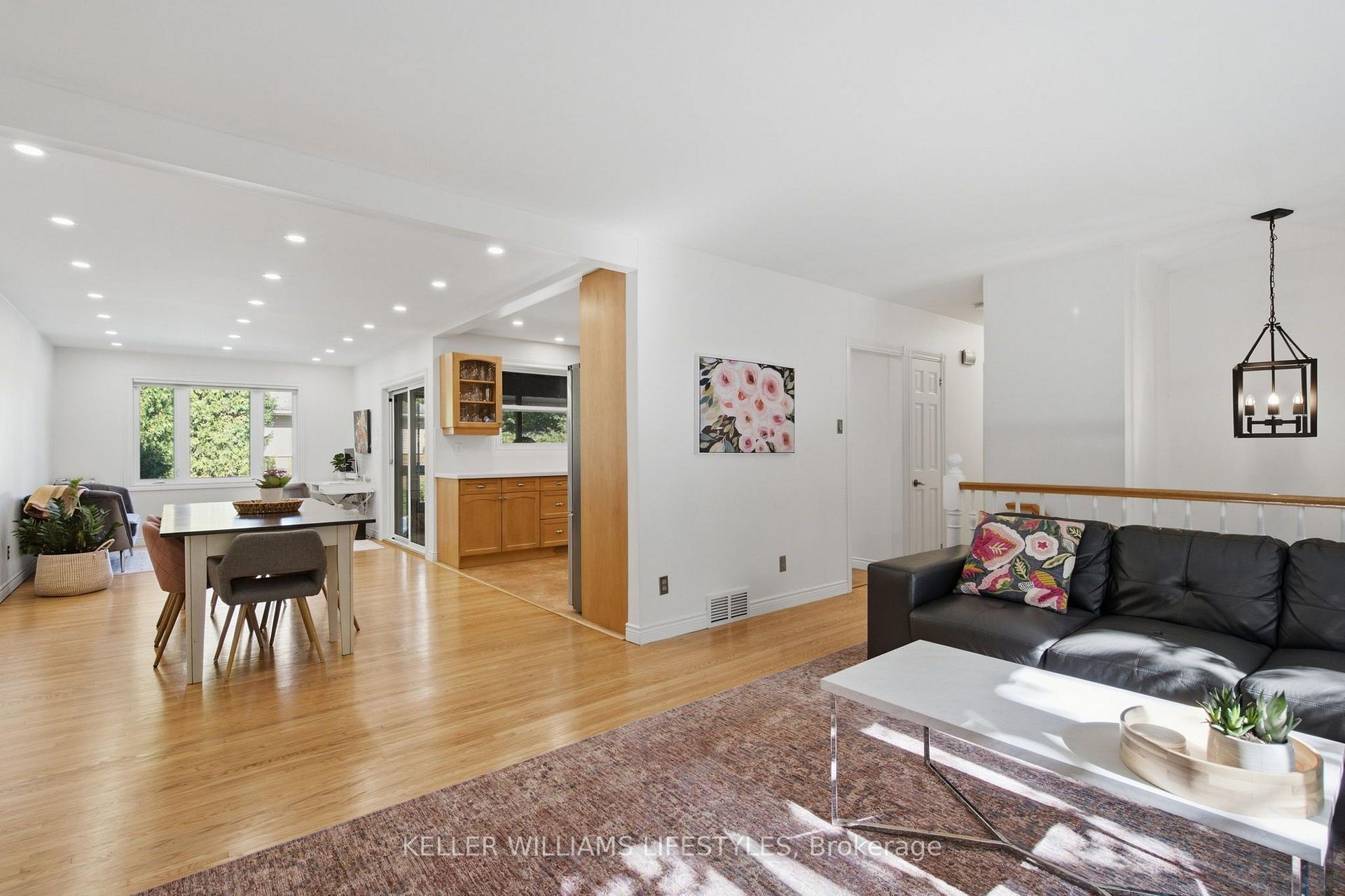 Photo 6 of 1 Queen Anne Circle, London, North M — HOMEH