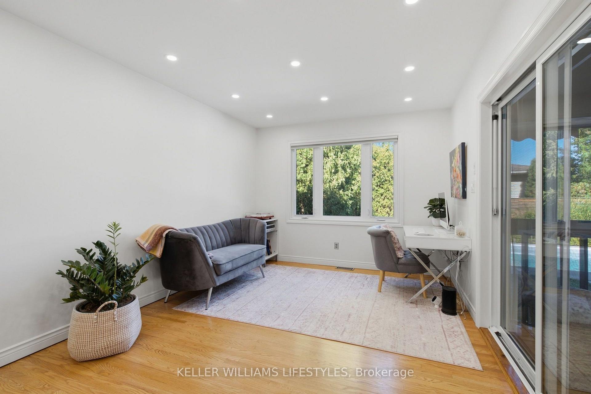 Photo 11 of 1 Queen Anne Circle, London, North M — HOMEH