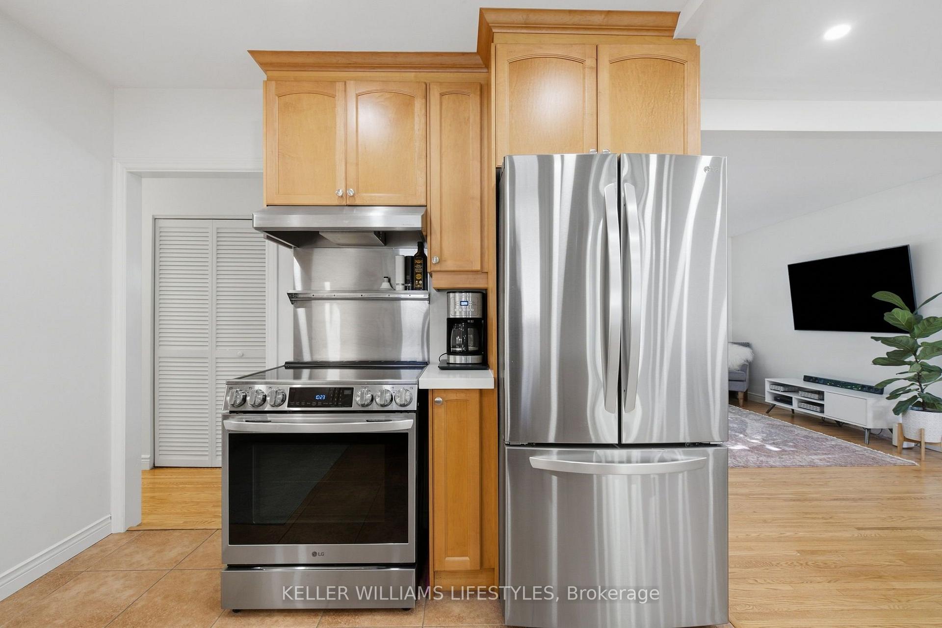 Photo 16 of 1 Queen Anne Circle, London, North M — HOMEH