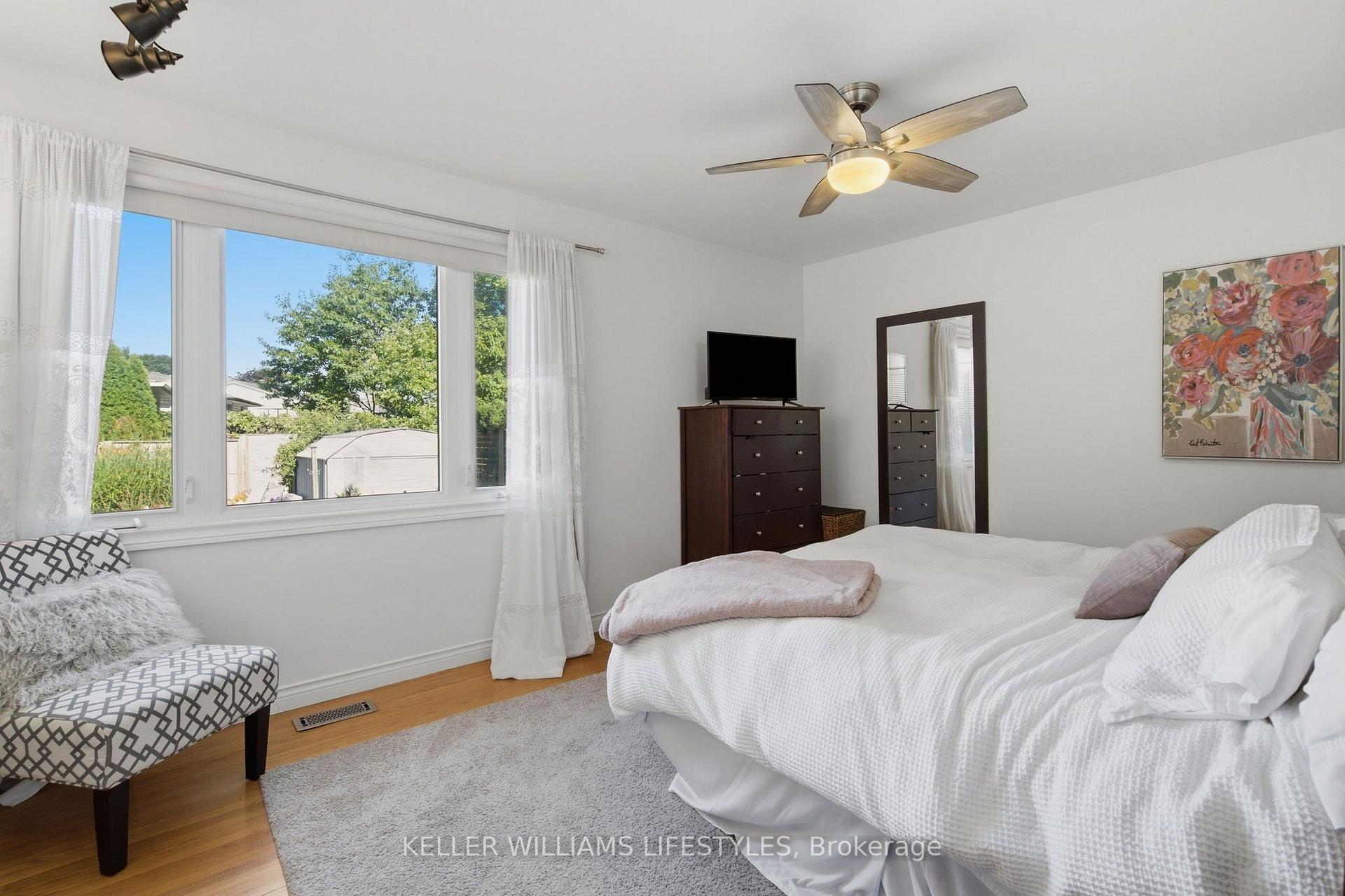 Photo 21 of 1 Queen Anne Circle, London, North M — HOMEH