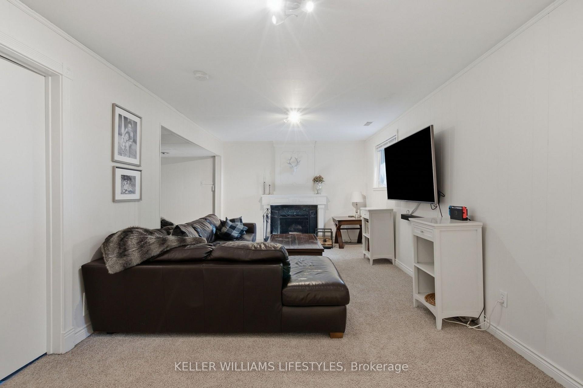Photo 27 of 1 Queen Anne Circle, London, North M — HOMEH
