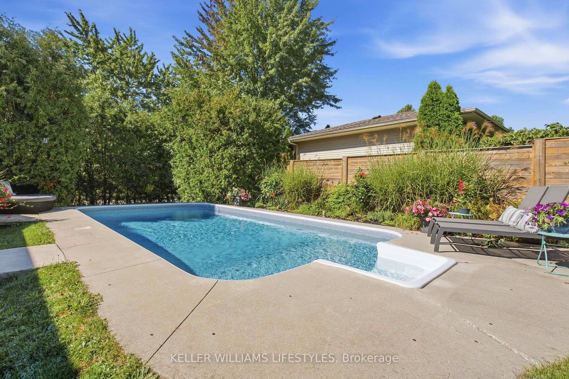 Photo 44 of 1 Queen Anne Circle, London, North M — HOMEH