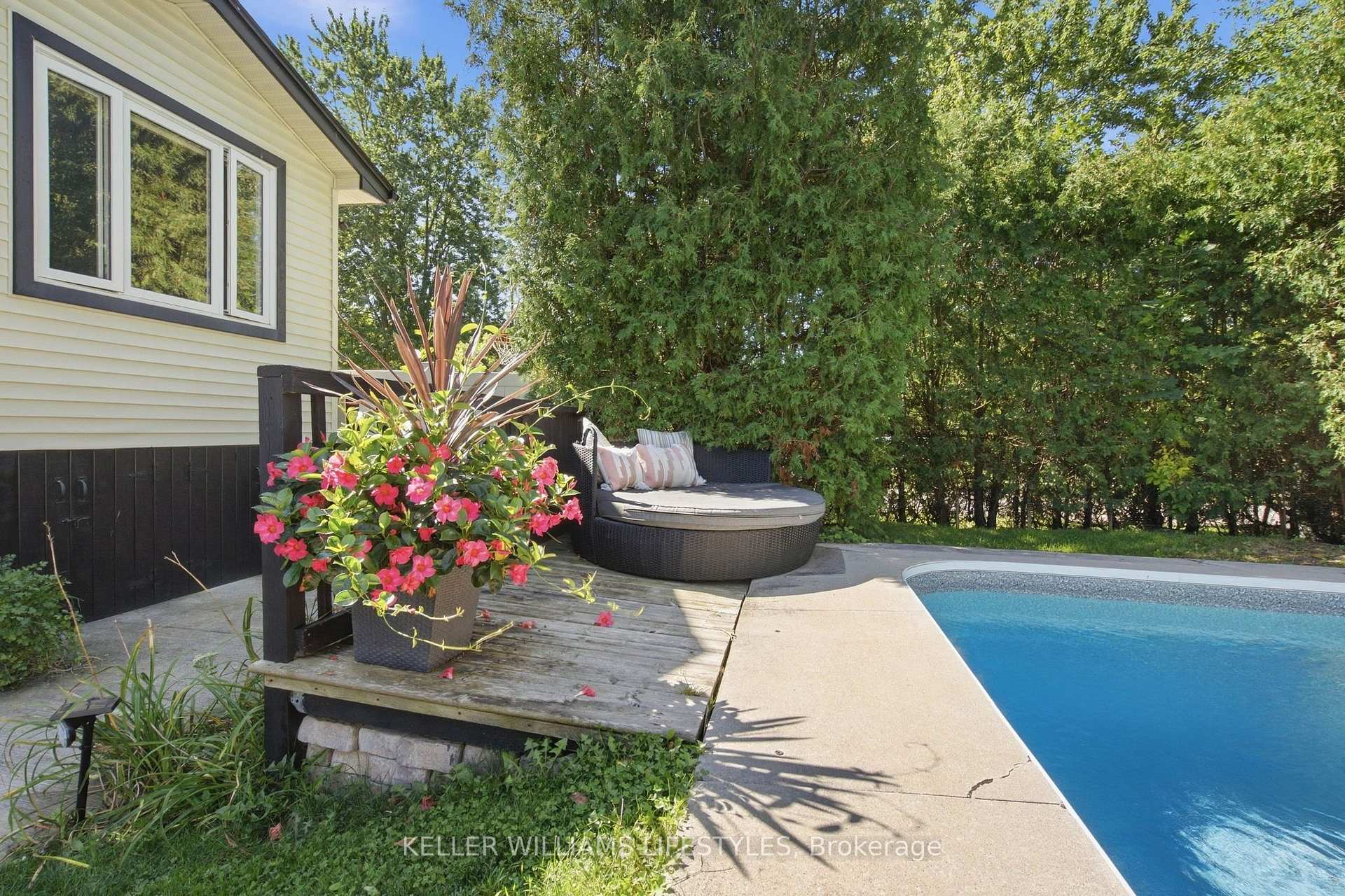Photo 45 of 1 Queen Anne Circle, London, North M — HOMEH