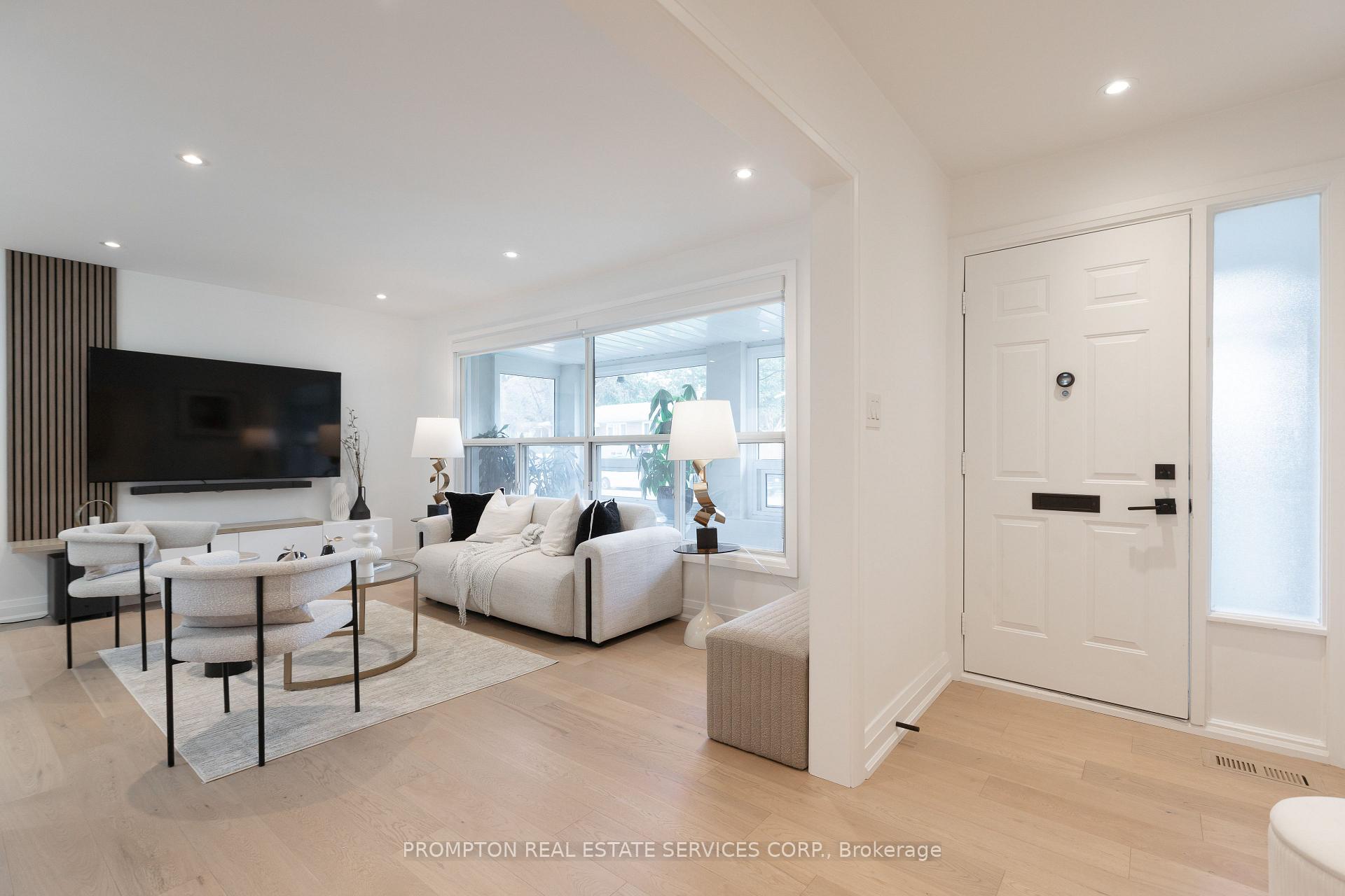 Photo 3 of 2 Filbert Gate, North York, Parkwoods-Donalda — HOMEH