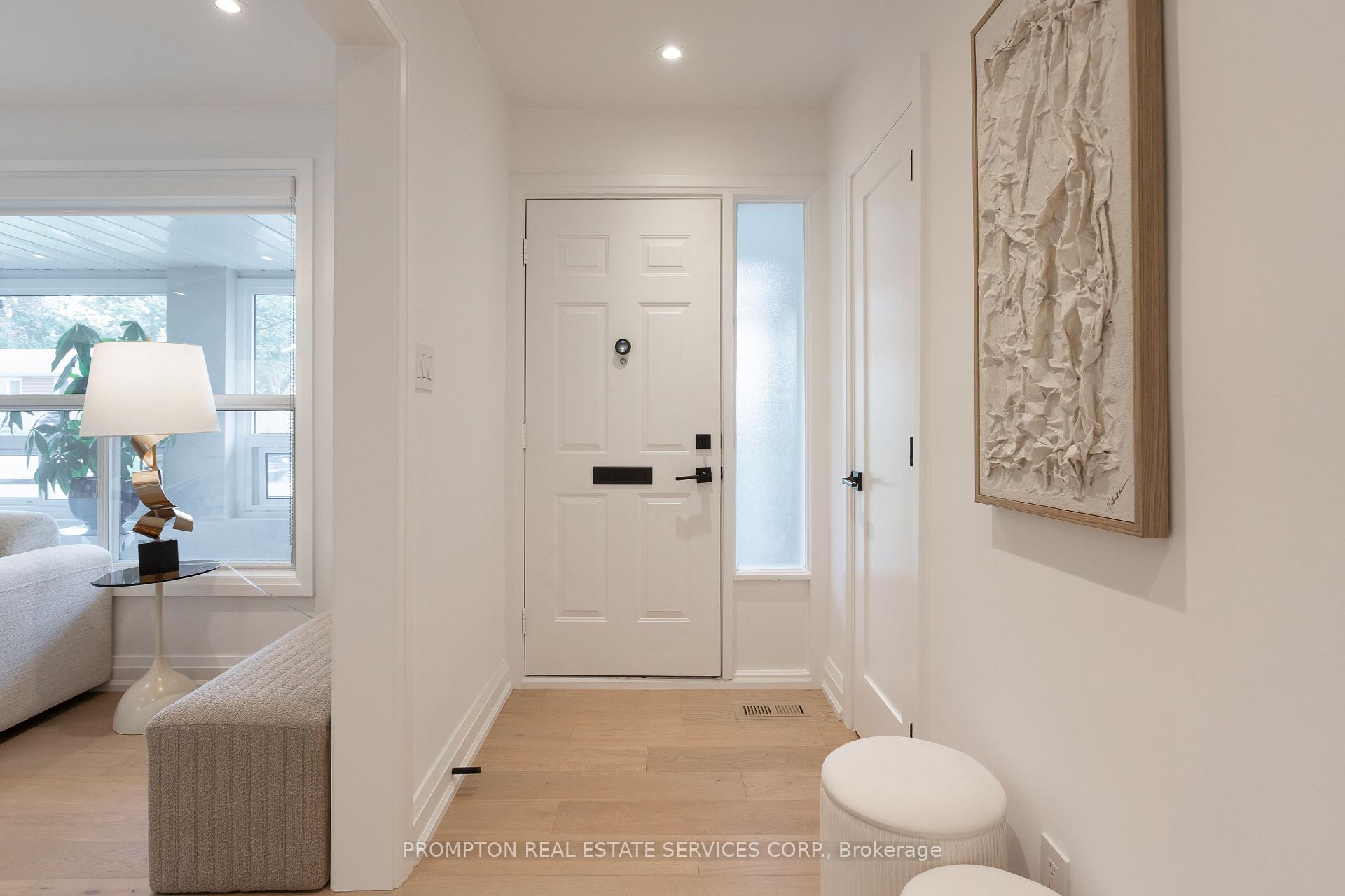 Photo 4 of 2 Filbert Gate, North York, Parkwoods-Donalda — HOMEH
