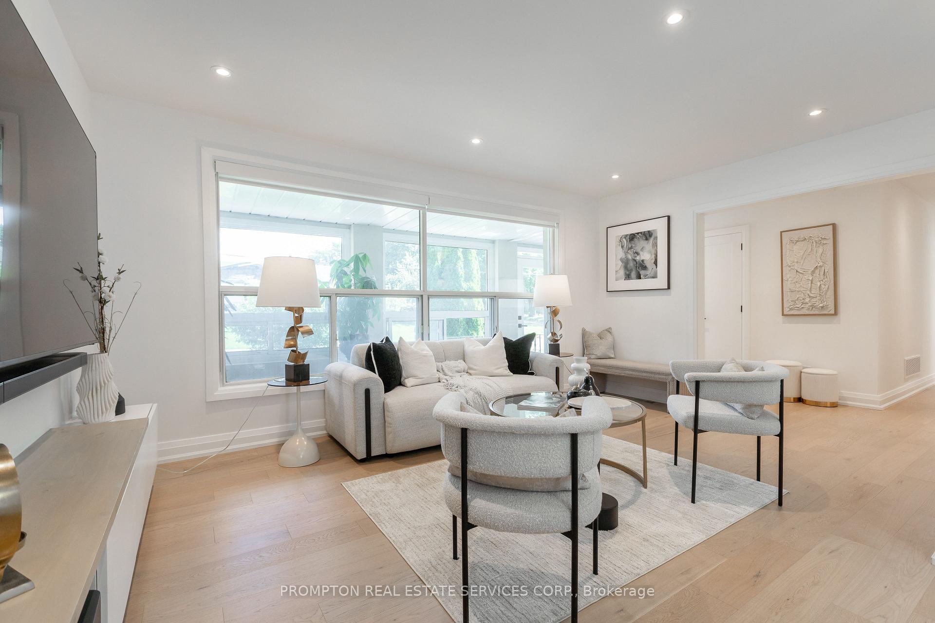 Photo 9 of 2 Filbert Gate, North York, Parkwoods-Donalda — HOMEH