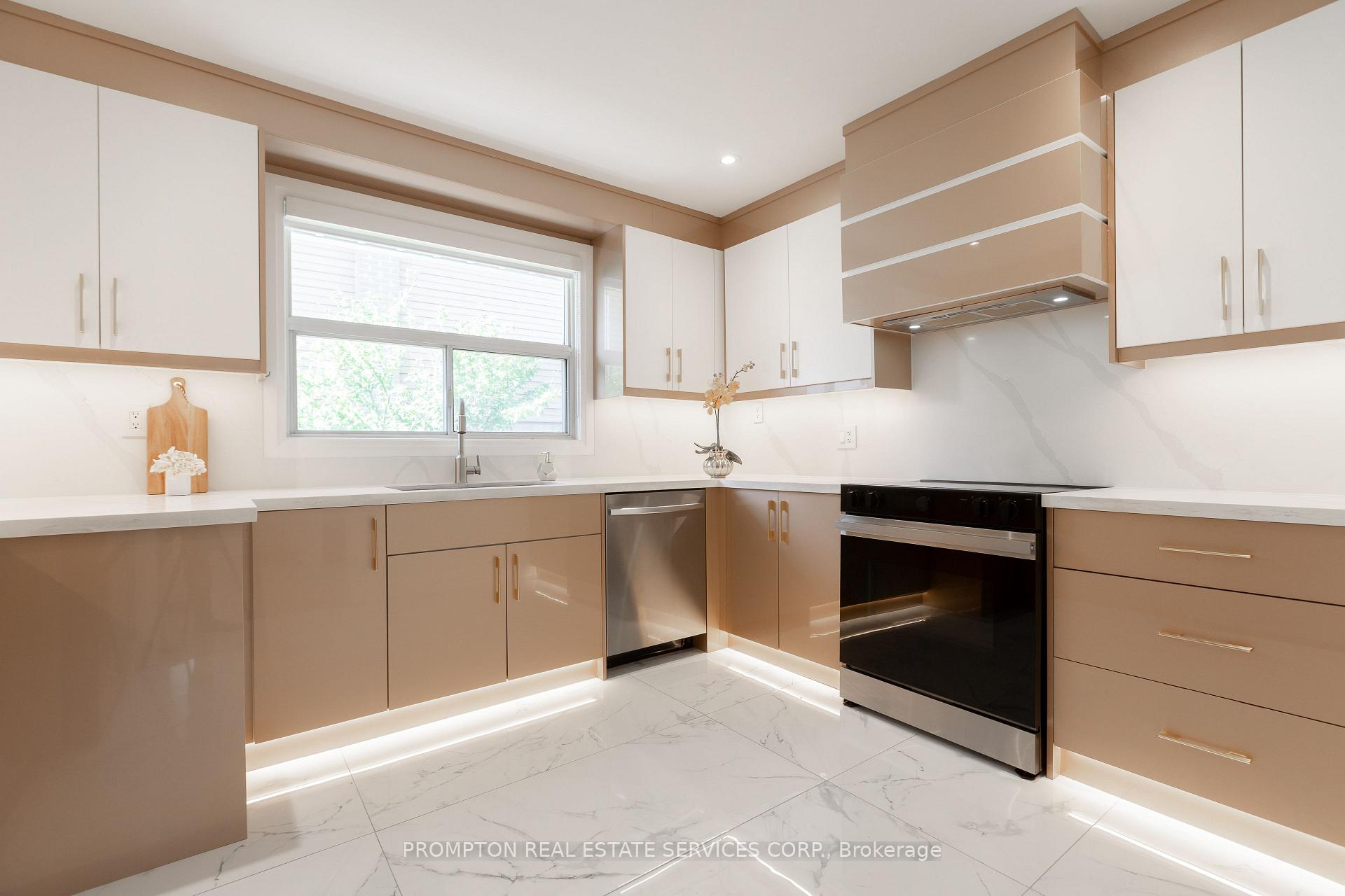Photo 12 of 2 Filbert Gate, North York, Parkwoods-Donalda — HOMEH