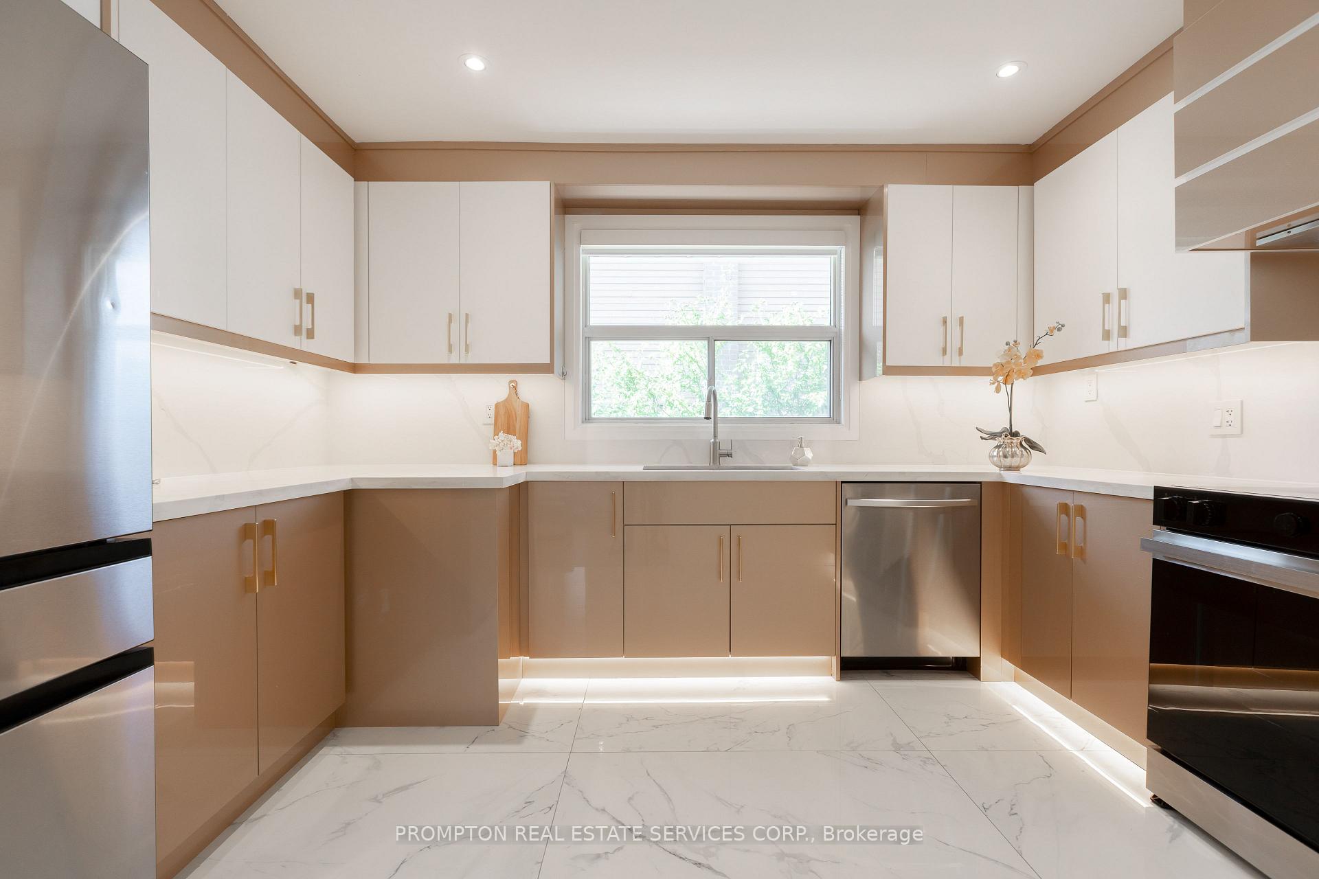 Photo 13 of 2 Filbert Gate, North York, Parkwoods-Donalda — HOMEH
