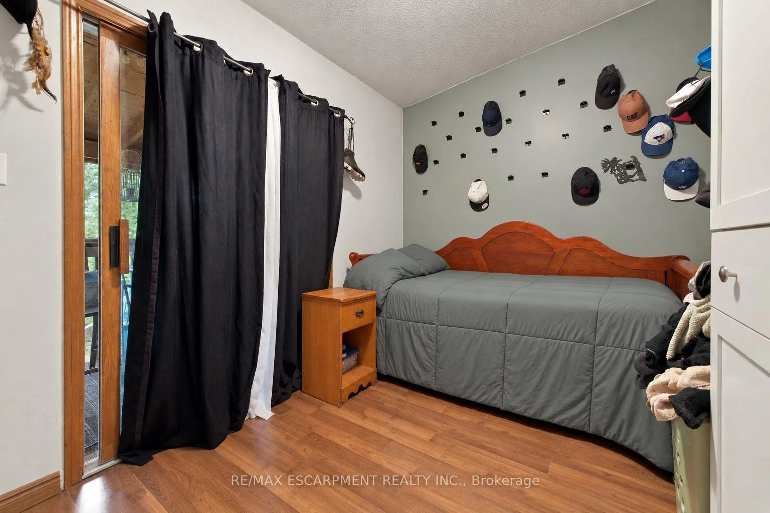 Photo 7 of 26 Renfrew Street E, Haldimand — HOMEH