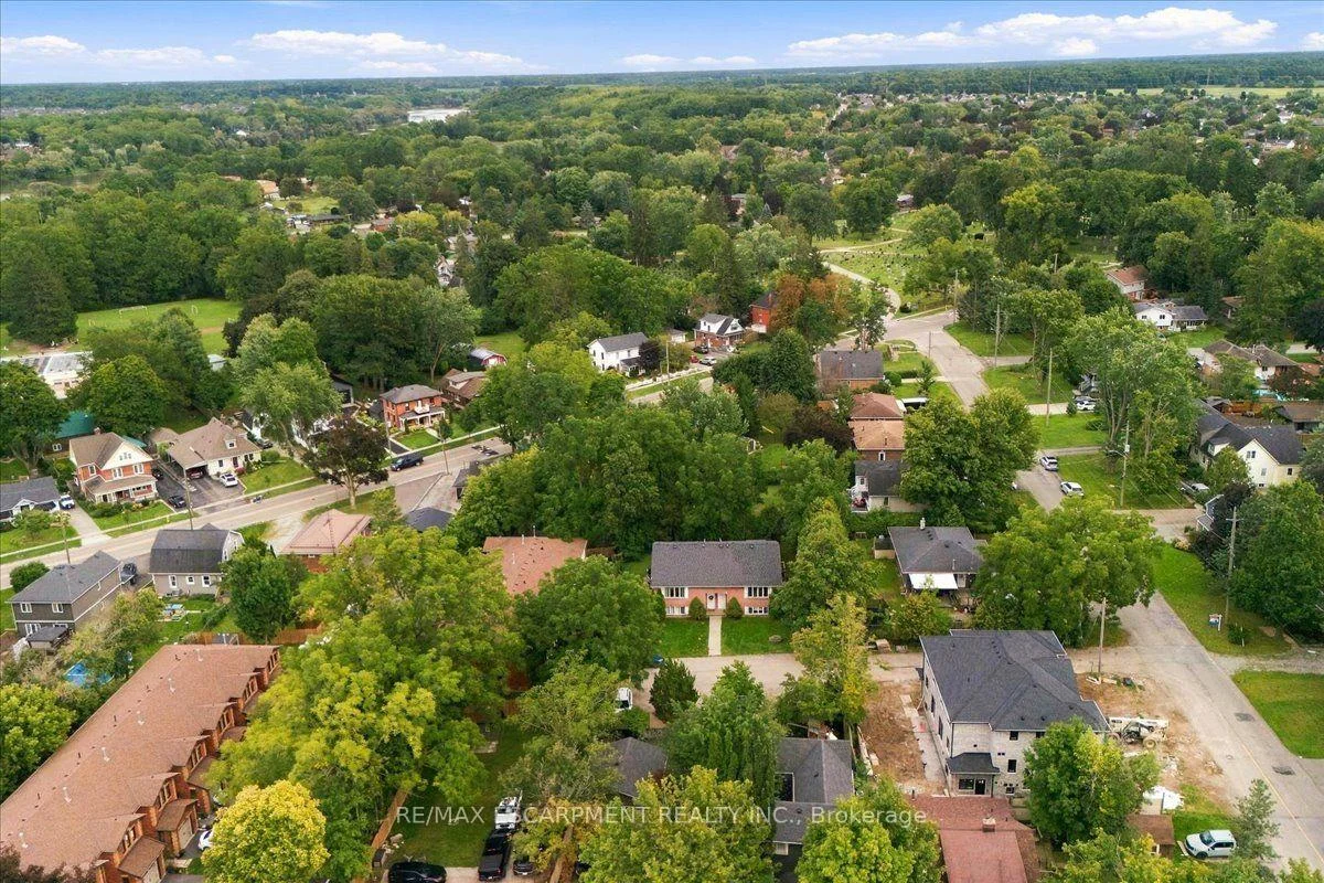 Photo 11 of 26 Renfrew Street E, Haldimand — HOMEH