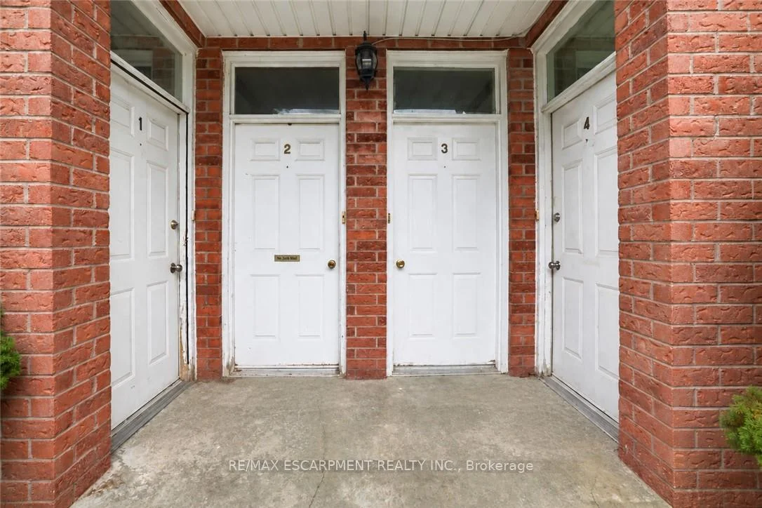 Photo 13 of 26 Renfrew Street E, Haldimand — HOMEH