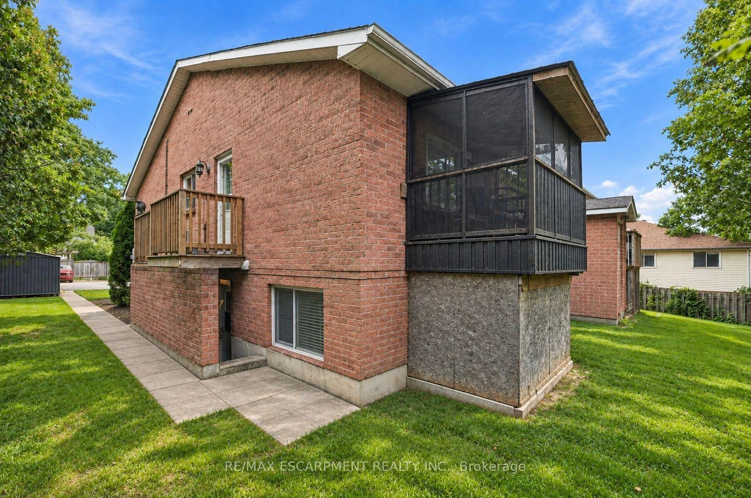Photo 24 of 26 Renfrew Street E, Haldimand — HOMEH