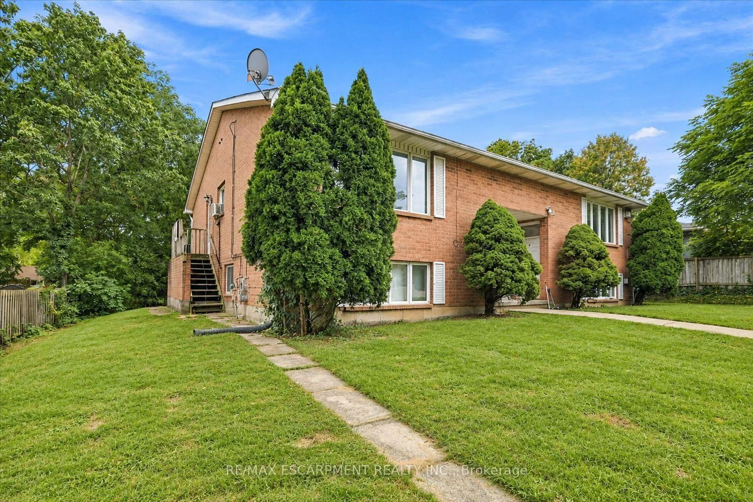 Photo 35 of 26 Renfrew Street E, Haldimand — HOMEH