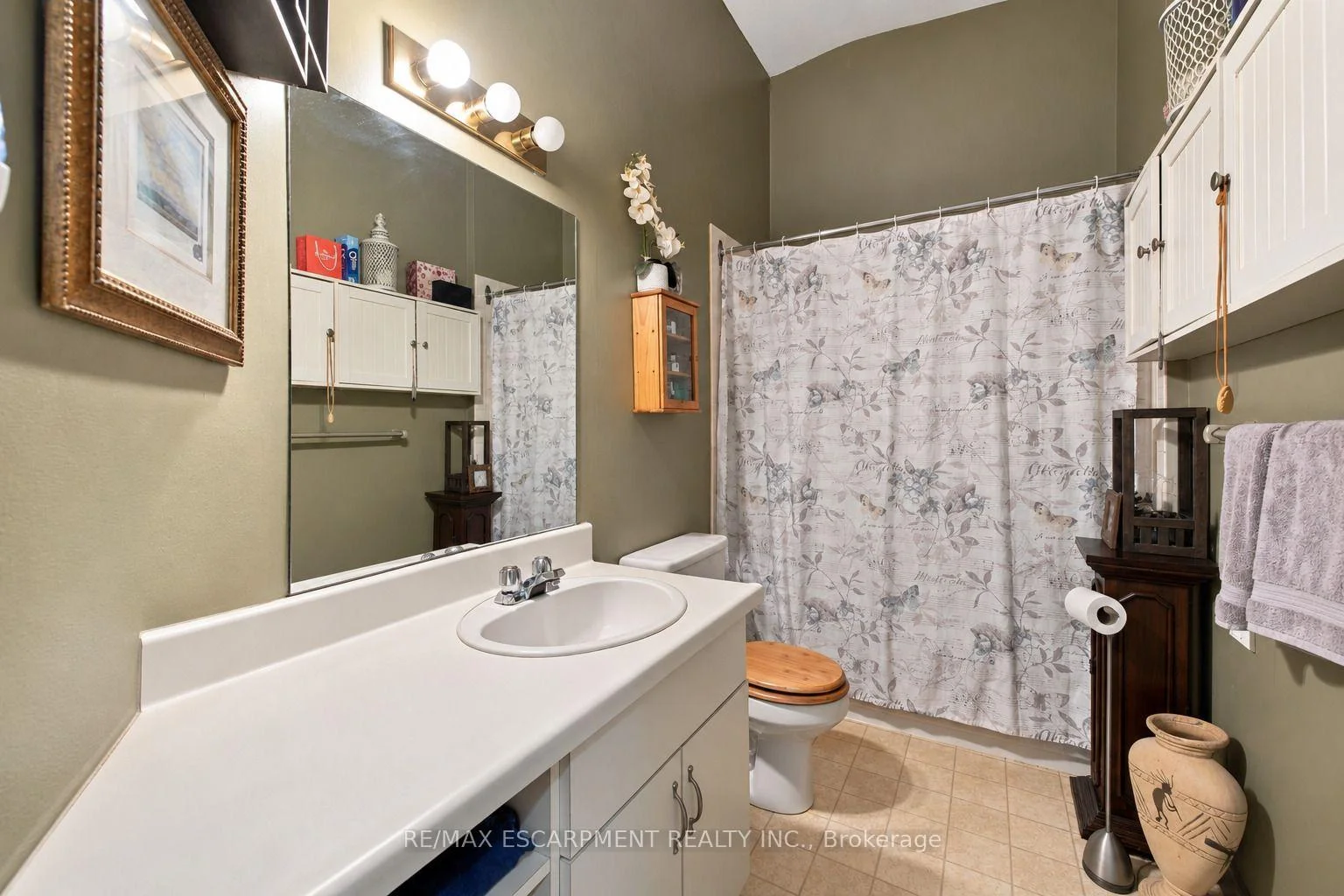 Photo 38 of 26 Renfrew Street E, Haldimand — HOMEH