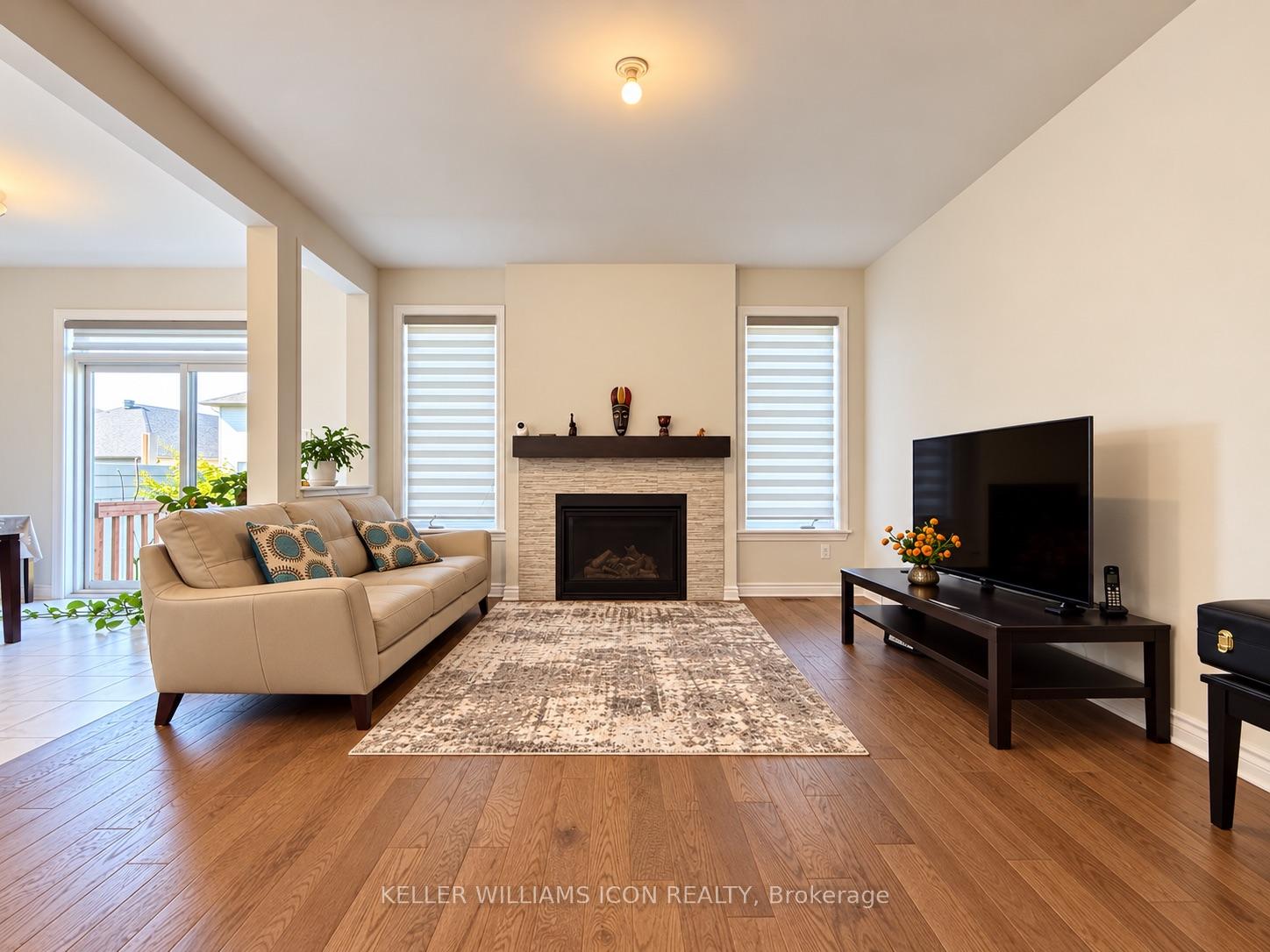 Photo 10 of 306 Memorial Grove, Ottawa, Riverside South/Gloucester Glen — HOMEH