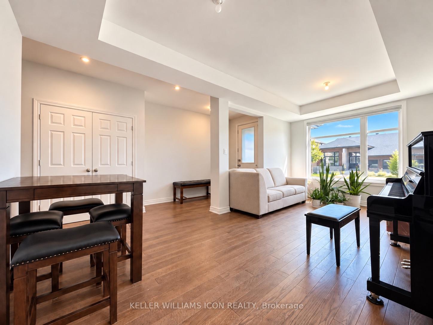 Photo 5 of 306 Memorial Grove, Ottawa, Riverside South/Gloucester Glen — HOMEH