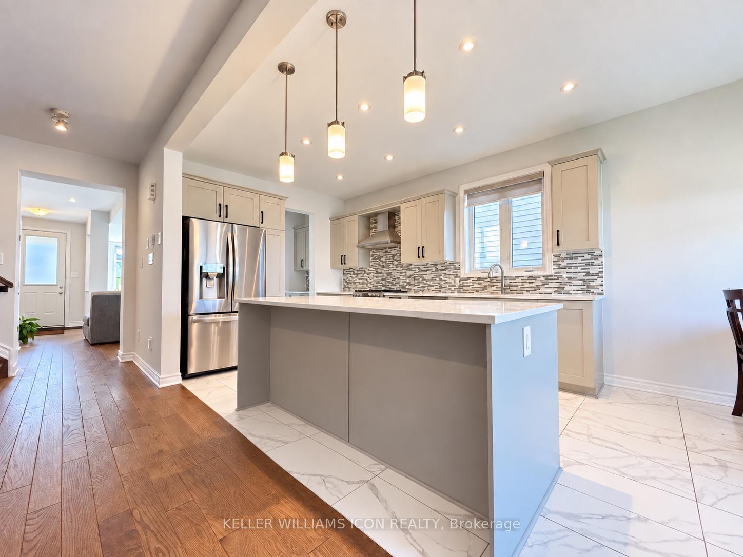 Photo 7 of 306 Memorial Grove, Ottawa, Riverside South/Gloucester Glen — HOMEH