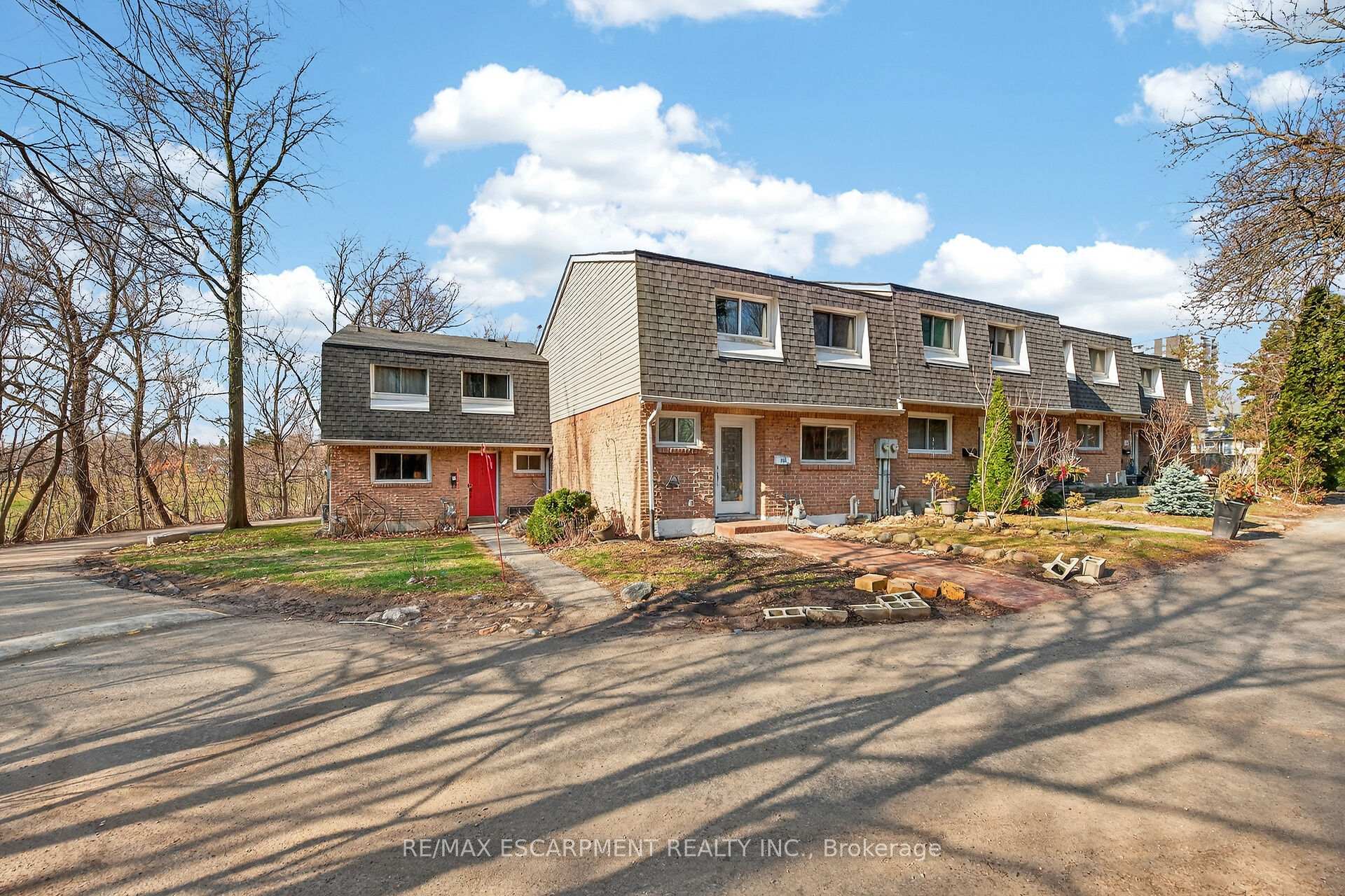 Photo 2 of Unit 153, 2050 Upper Middle Road, Burlington, Brant Hills — HOMEH