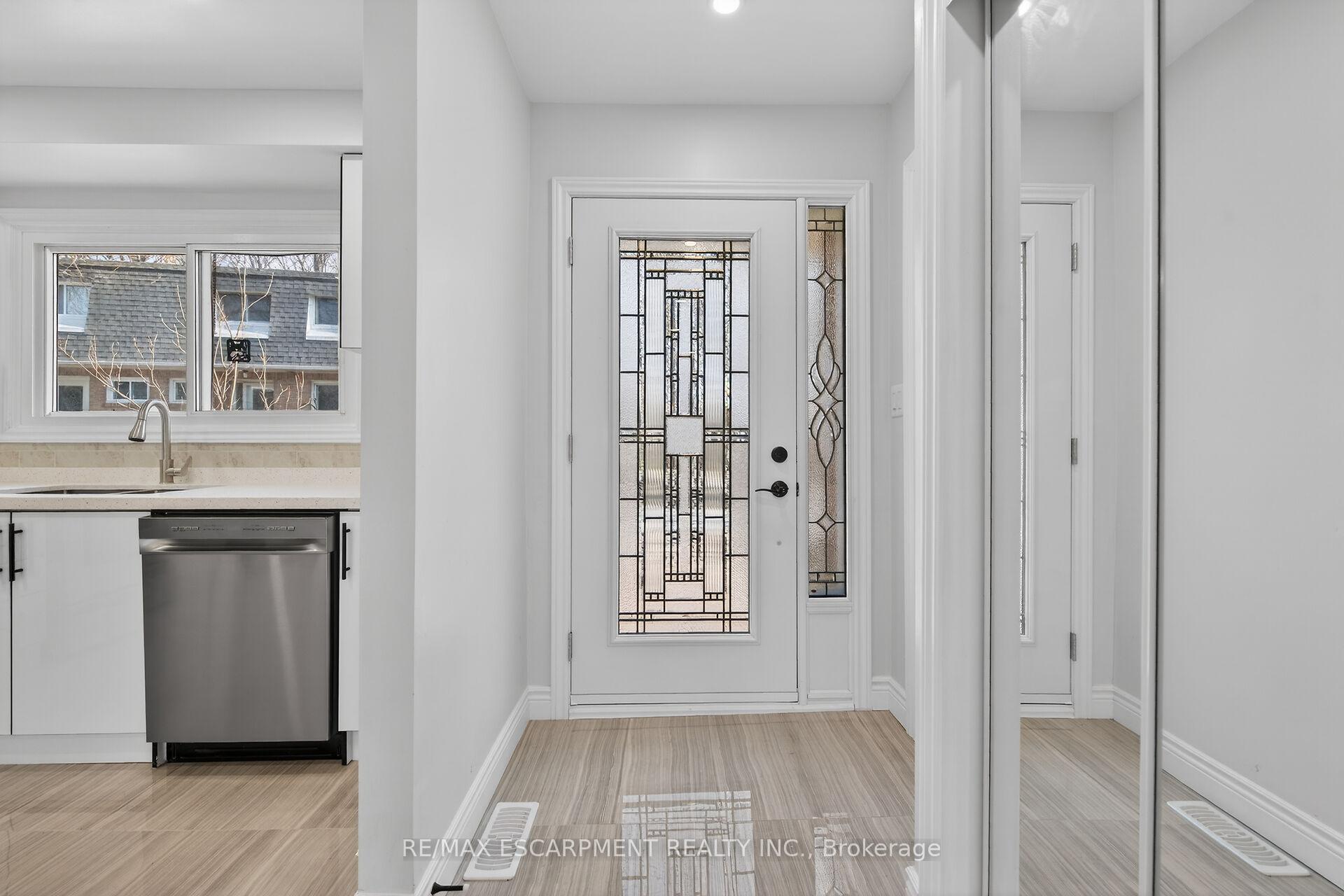Photo 6 of Unit 153, 2050 Upper Middle Road, Burlington, Brant Hills — HOMEH
