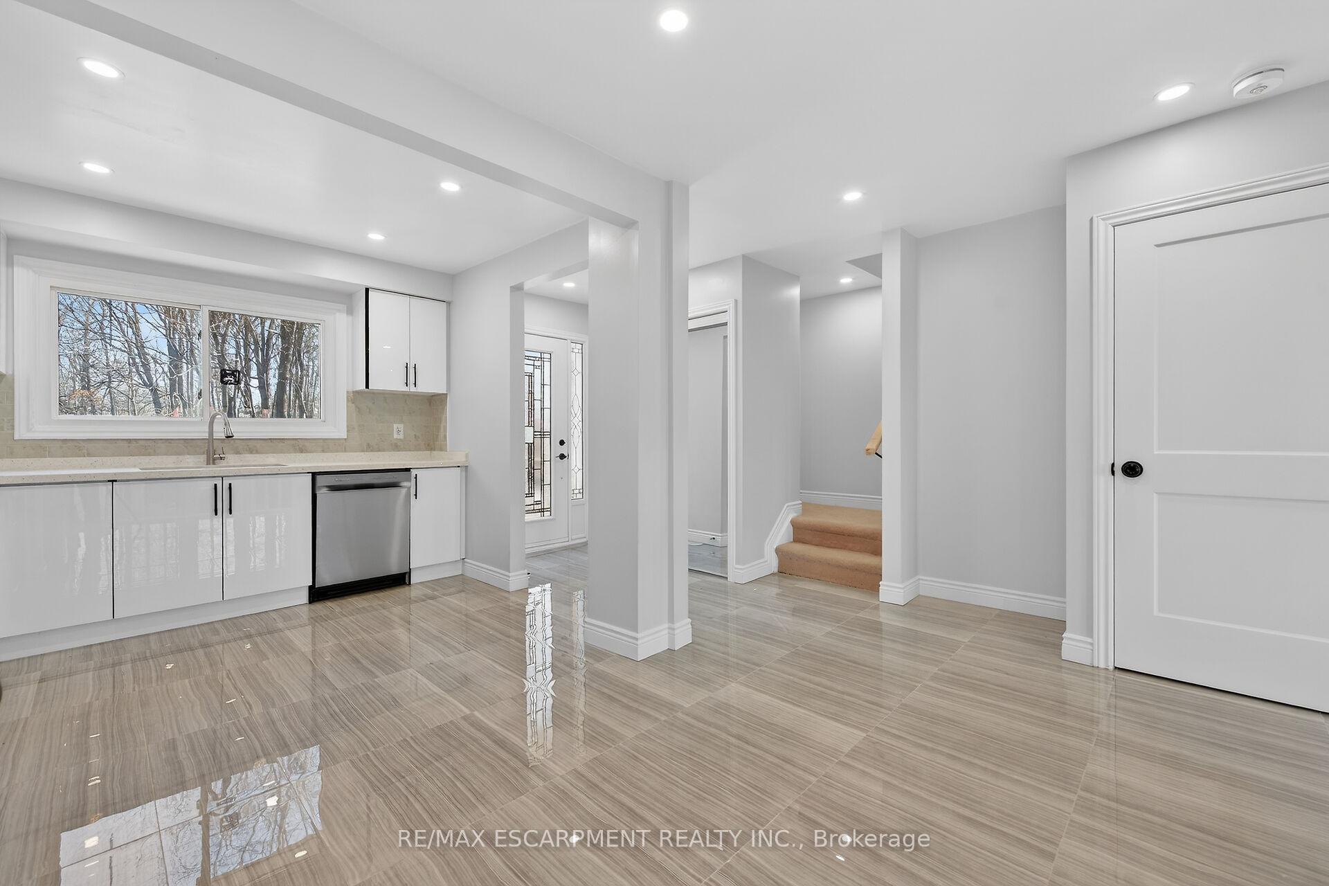 Photo 9 of Unit 153, 2050 Upper Middle Road, Burlington, Brant Hills — HOMEH