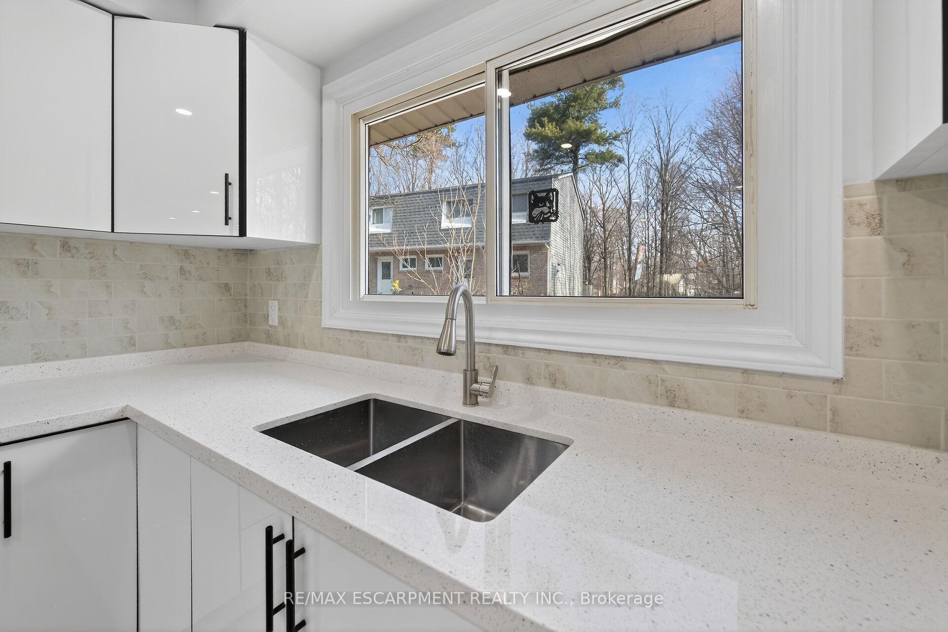 Photo 13 of Unit 153, 2050 Upper Middle Road, Burlington, Brant Hills — HOMEH