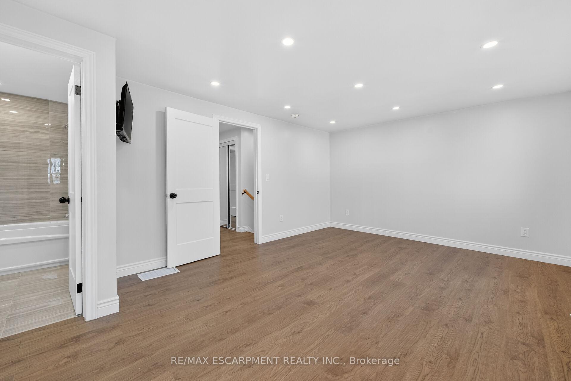 Photo 26 of Unit 153, 2050 Upper Middle Road, Burlington, Brant Hills — HOMEH
