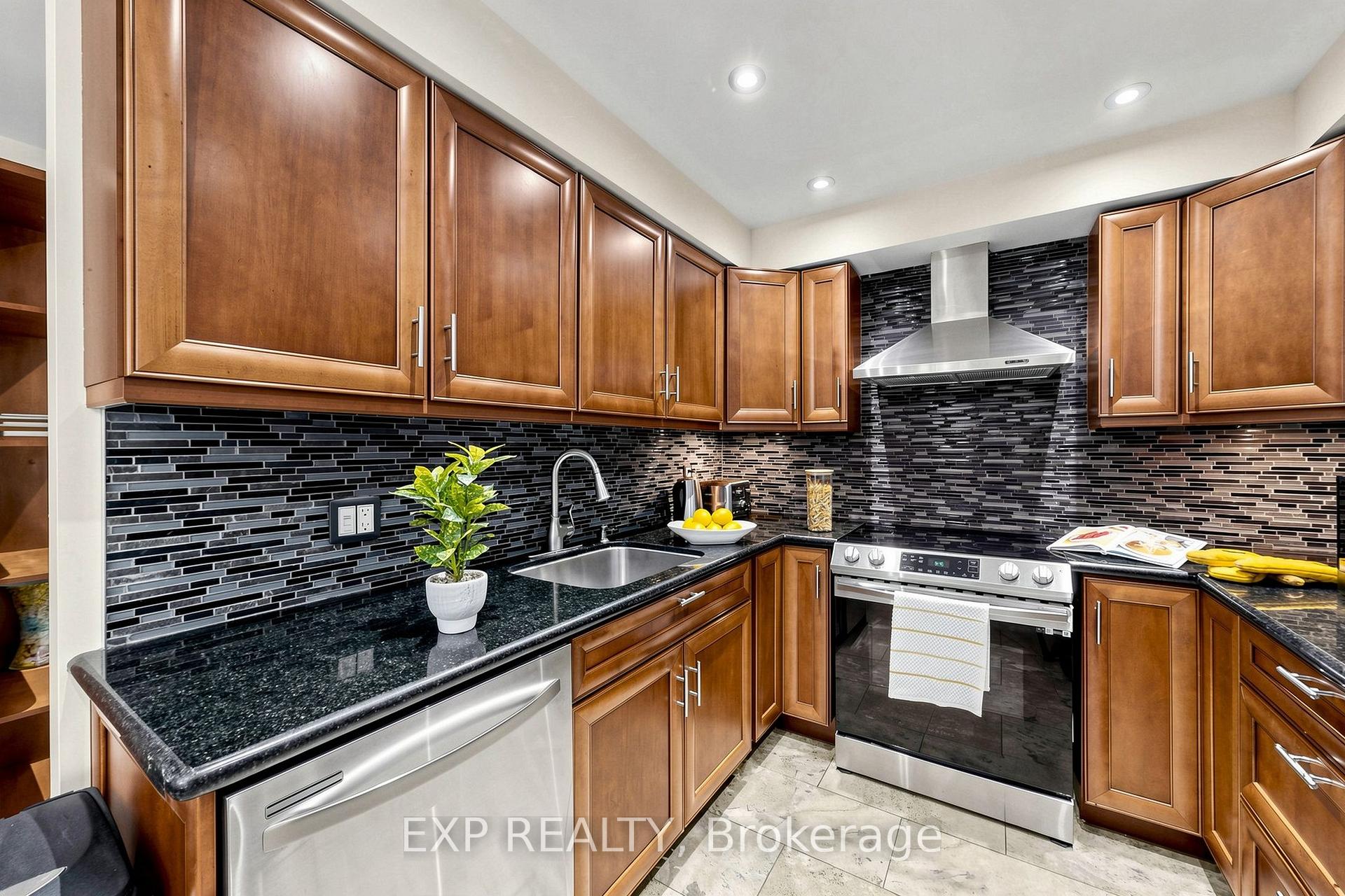 Photo 9 of Unit 35, 455 Apache Court, Mississauga, Hurontario — HOMEH