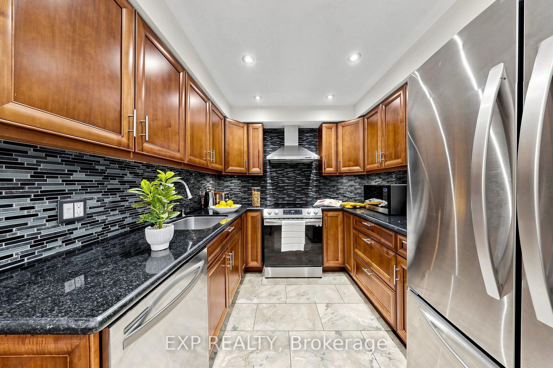 Photo 11 of Unit 35, 455 Apache Court, Mississauga, Hurontario — HOMEH