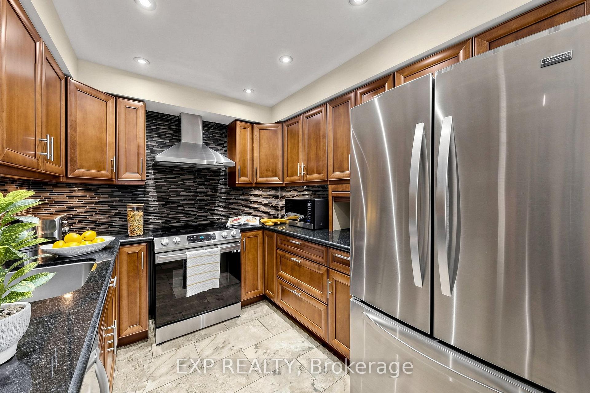 Photo 13 of Unit 35, 455 Apache Court, Mississauga, Hurontario — HOMEH
