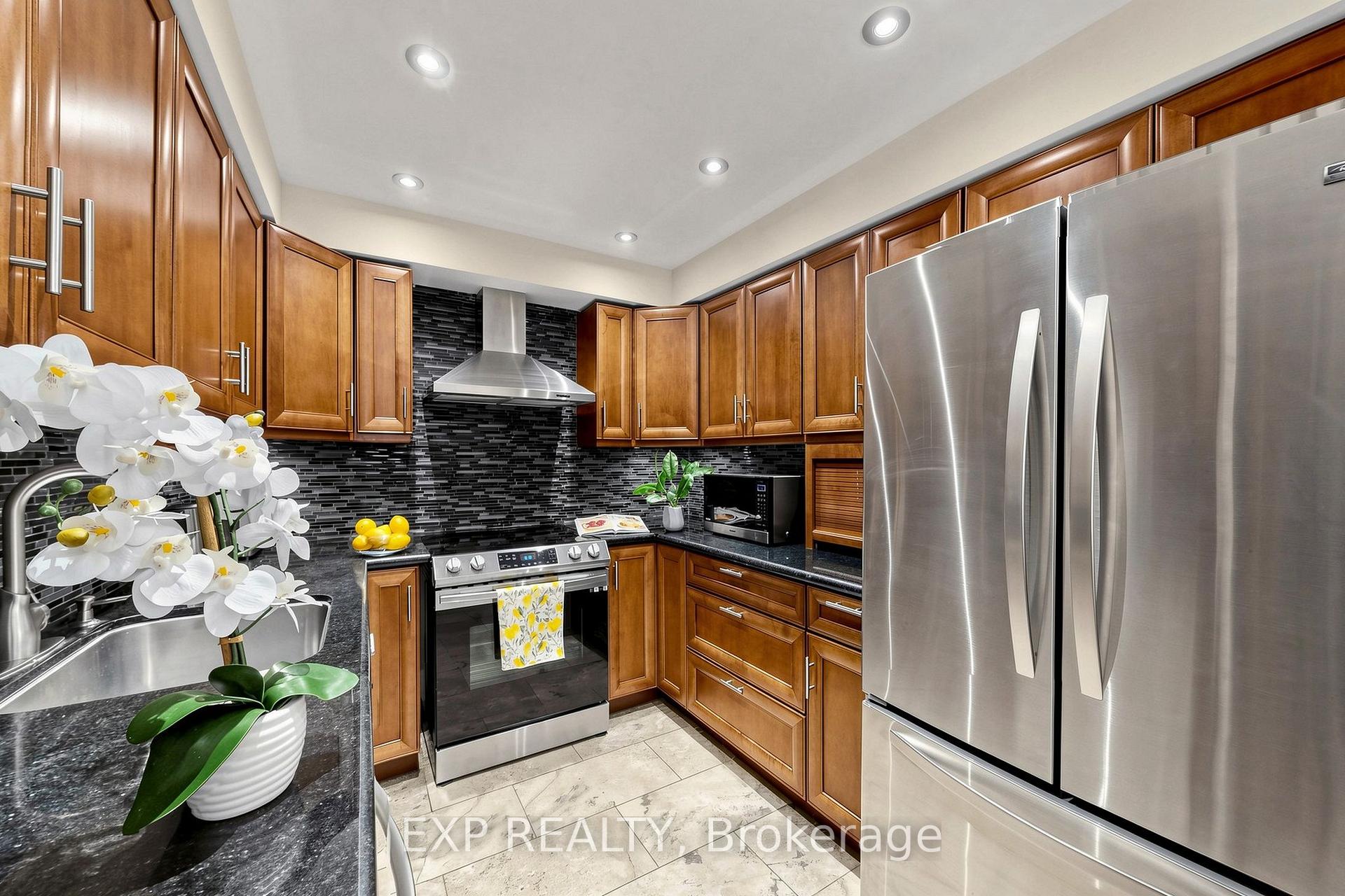 Photo 22 of Unit 35, 455 Apache Court, Mississauga, Hurontario — HOMEH