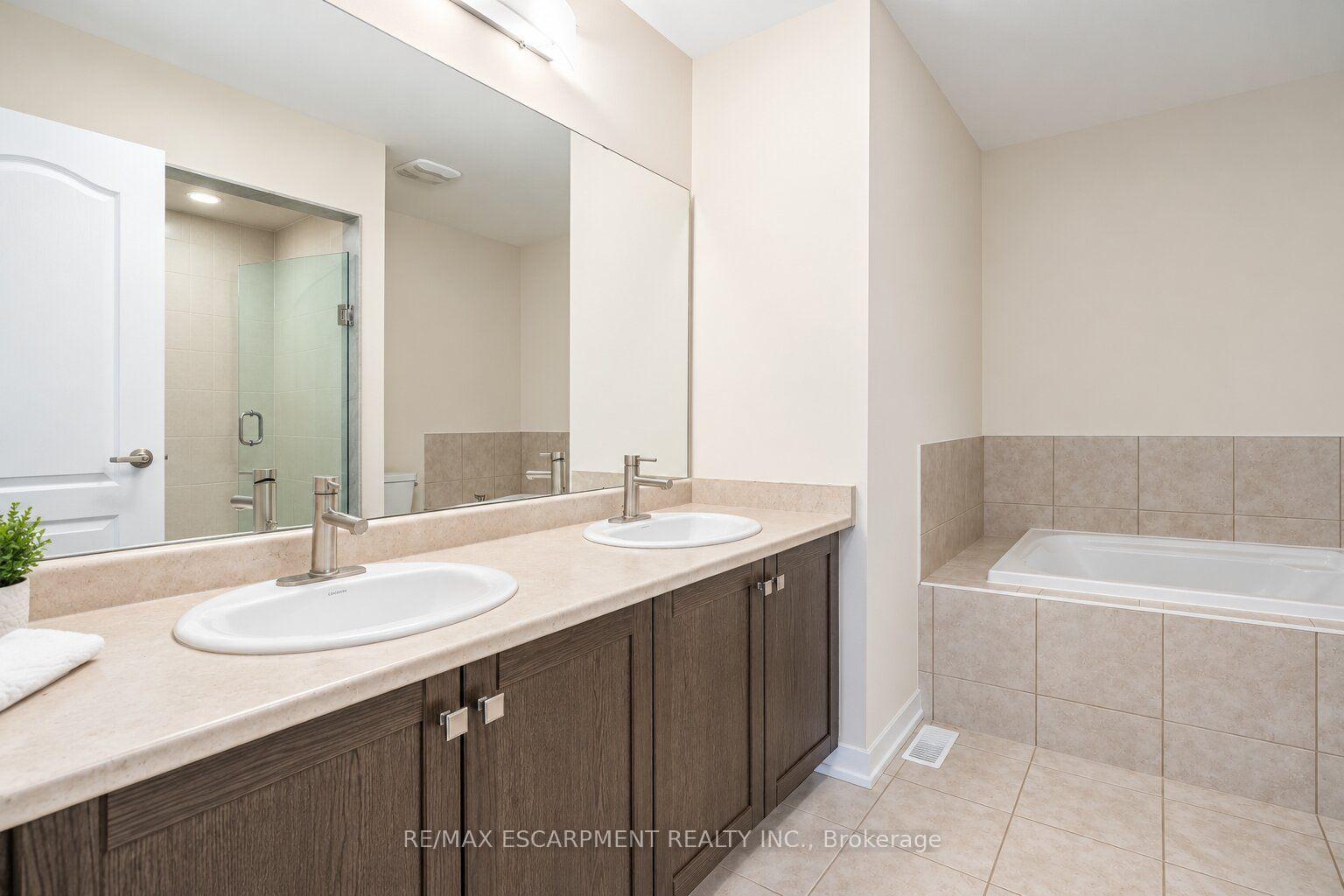 Photo 30 of 92 Longboat Run W, Brantford, Empire South — HOMEH