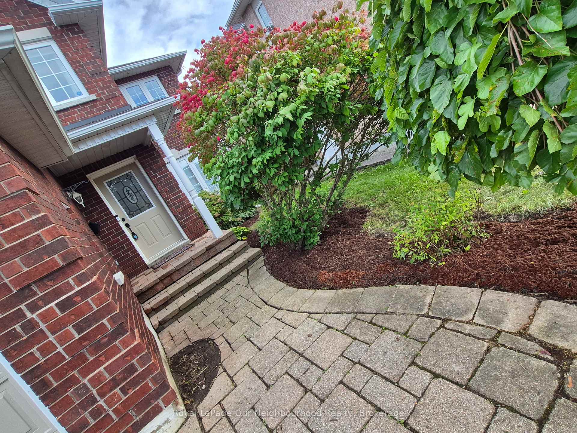 Photo 8 of 83 Cloughley Drive N, Barrie, Northwest — HOMEH