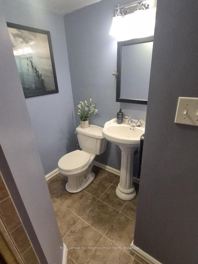 Photo 64 of 83 Cloughley Drive N, Barrie, Northwest — HOMEH