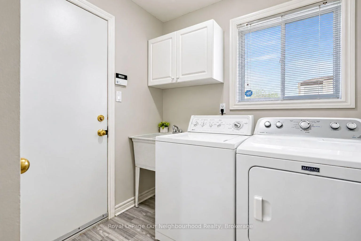 Photo 35 of 83 Cloughley Drive N, Barrie, Northwest — HOMEH