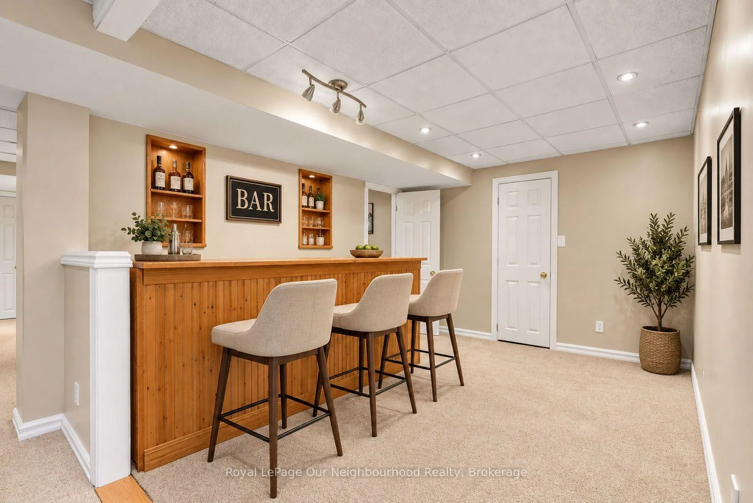 Photo 63 of 83 Cloughley Drive N, Barrie, Northwest — HOMEH