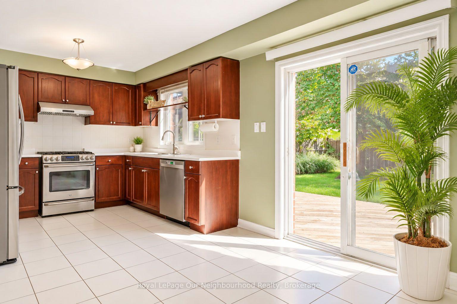 Photo 36 of 83 Cloughley Drive N, Barrie, Northwest — HOMEH