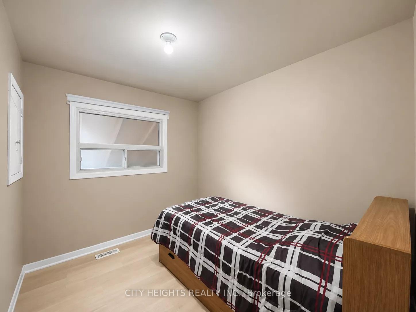 Photo 6 of Unit UPPER LEVEL, 75 Pynford Crescent, North York, Parkwoods-Donalda — HOMEH