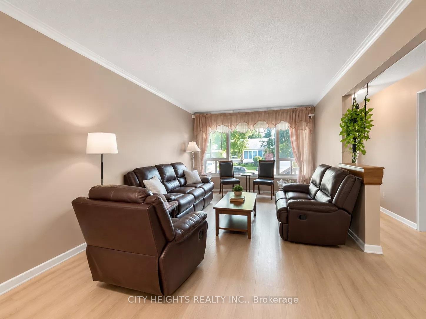 Photo 12 of Unit UPPER LEVEL, 75 Pynford Crescent, North York, Parkwoods-Donalda — HOMEH