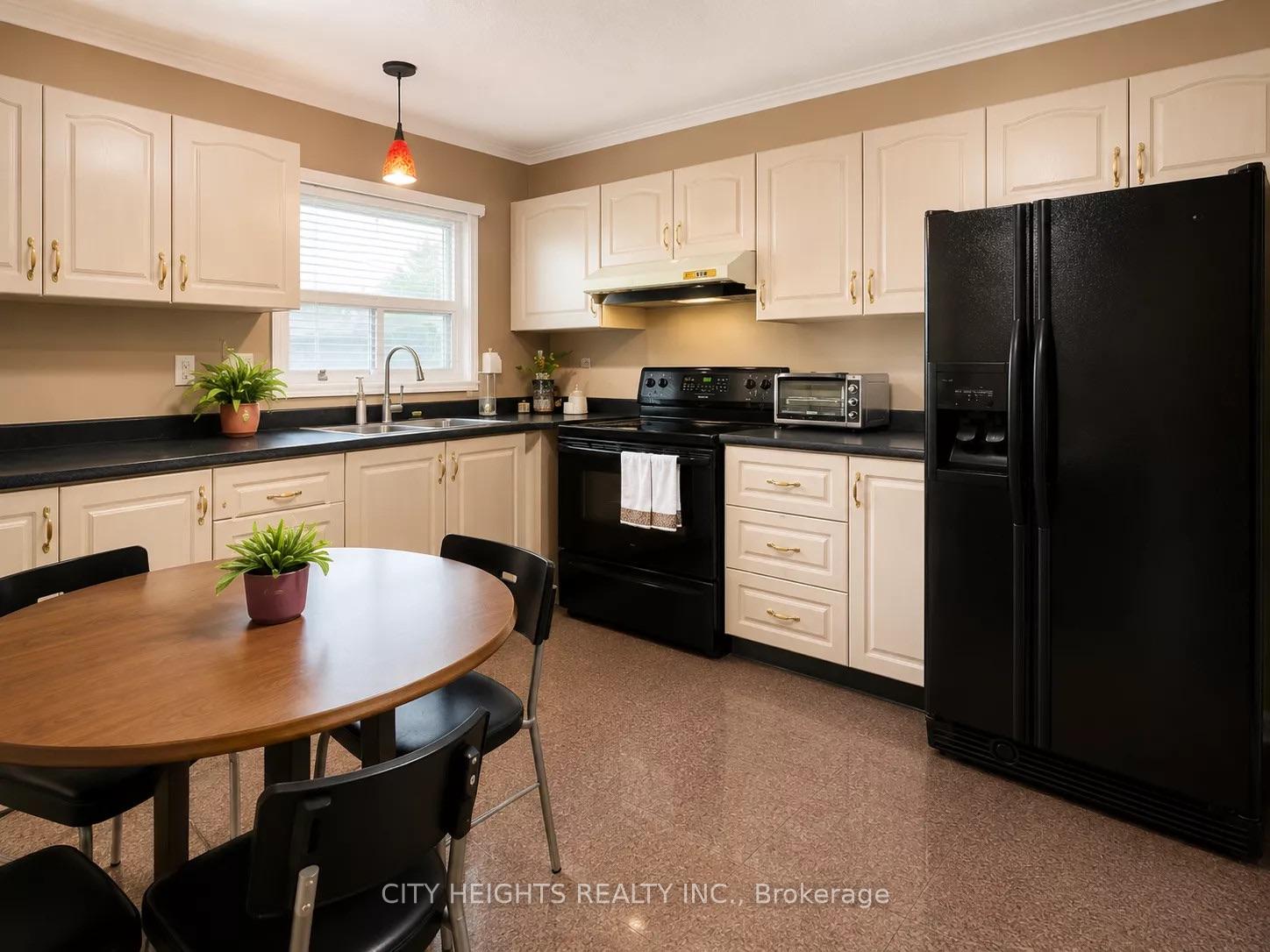 Photo 15 of Unit UPPER LEVEL, 75 Pynford Crescent, North York, Parkwoods-Donalda — HOMEH