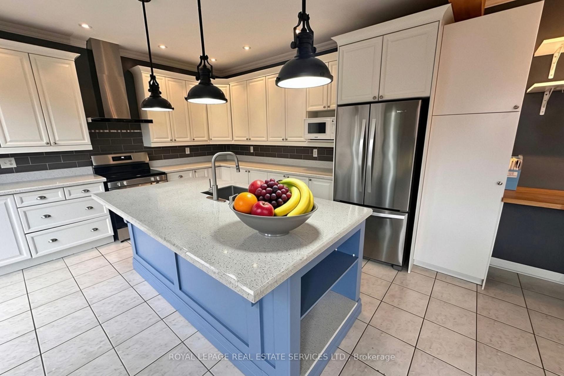 Photo 6 of 2225 Canonridge Circle, Oakville, Westmount — HOMEH