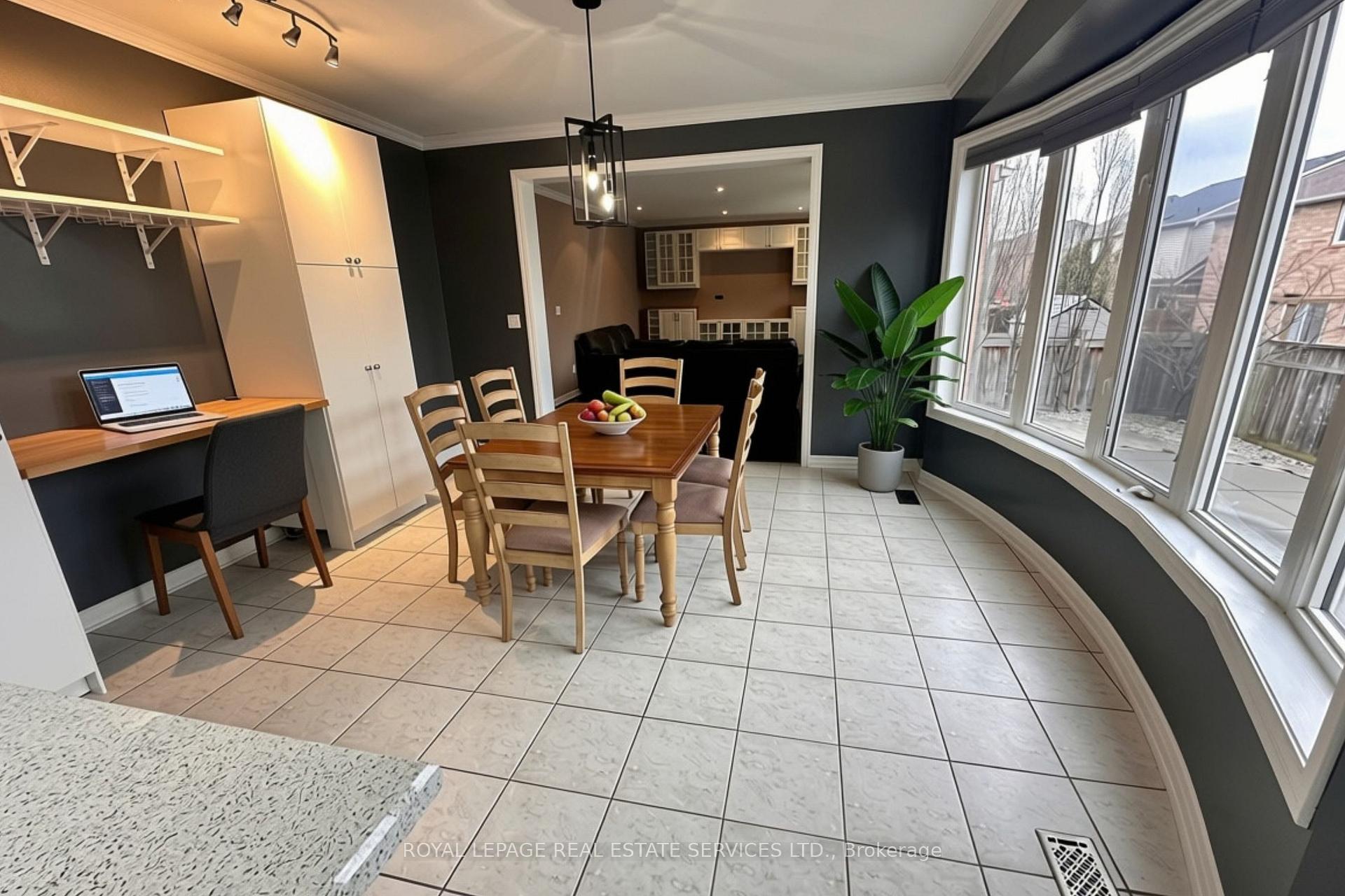 Photo 8 of 2225 Canonridge Circle, Oakville, Westmount — HOMEH