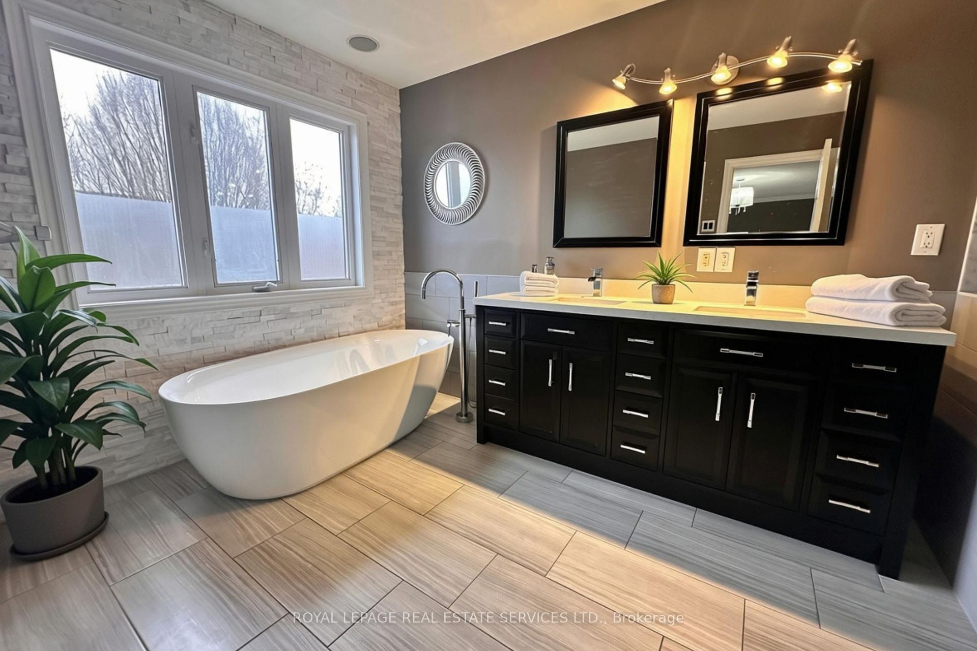 Photo 11 of 2225 Canonridge Circle, Oakville, Westmount — HOMEH